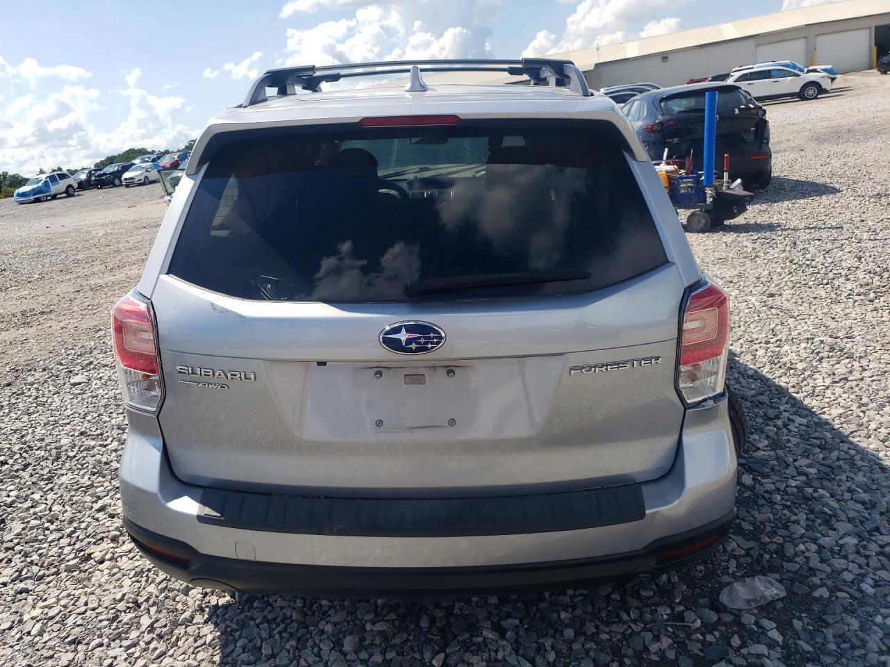2018 Subaru Forester 2.5i Premium Silver vin: JF2SJAGC5JH586470