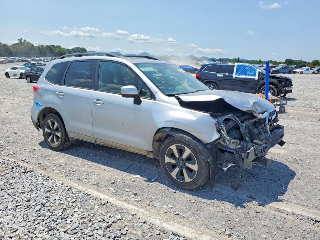 2017 Subaru Forester 2.5i Premium Silver vin: JF2SJAGC6HH437186