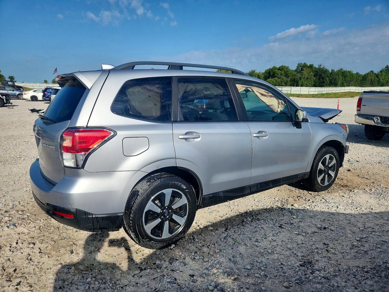 2018 Subaru Forester 2.5i Premium Серебряный vin: JF2SJAGC6JH463227