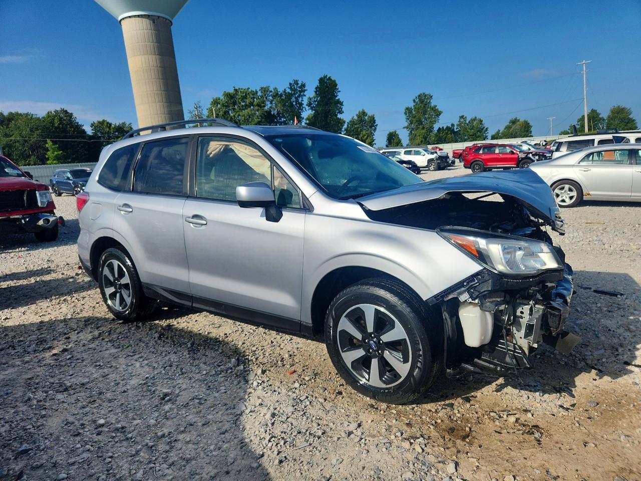 2018 Subaru Forester 2.5i Premium Серебряный vin: JF2SJAGC6JH463227