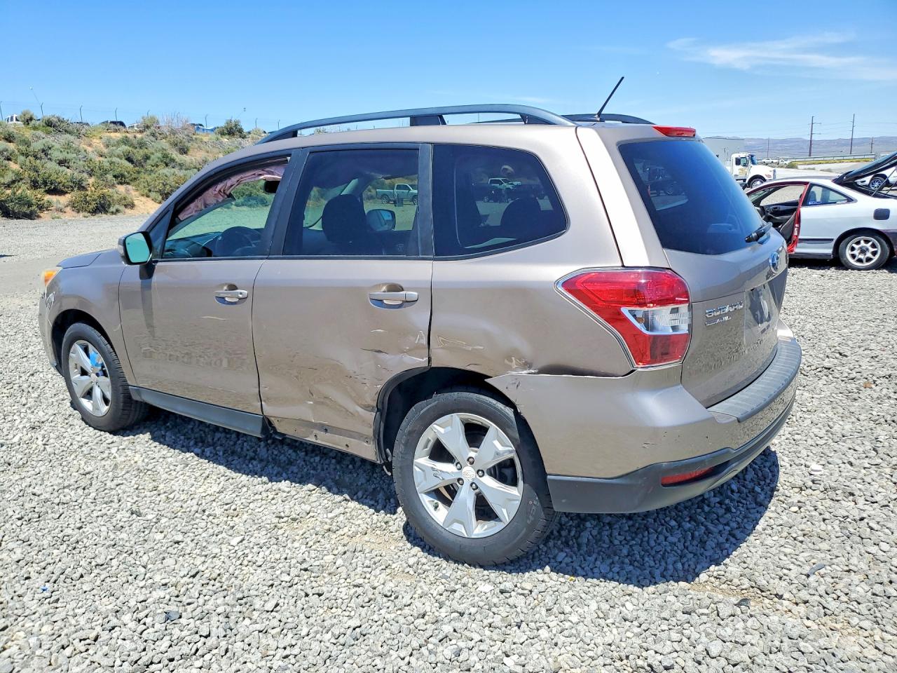 2015 Subaru Forester 2.5i Premium Tan vin: JF2SJAGC7FH515651