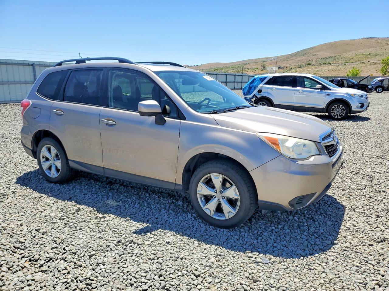 2015 Subaru Forester 2.5i Premium Tan vin: JF2SJAGC7FH515651