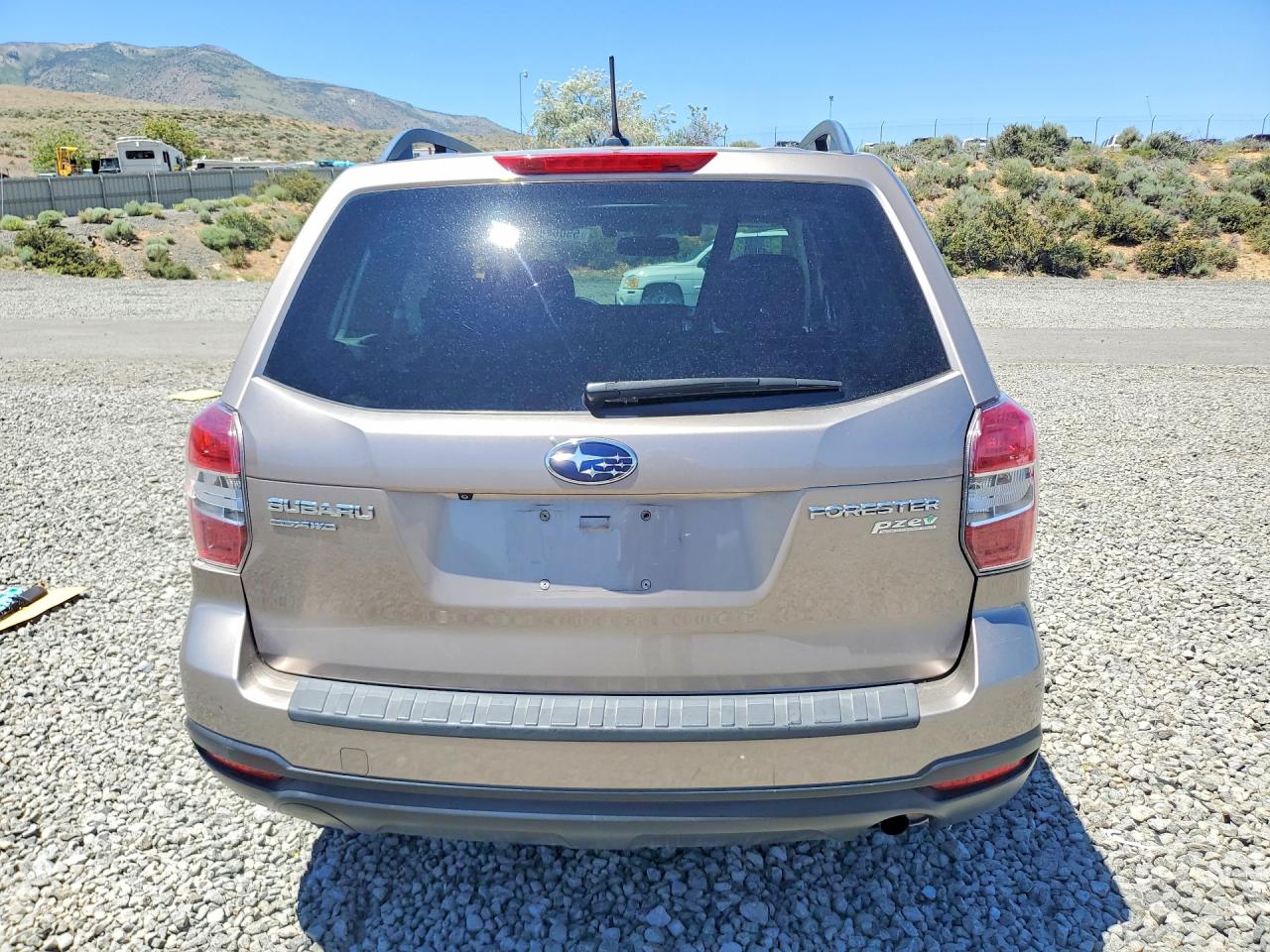 2015 Subaru Forester 2.5i Premium Tan vin: JF2SJAGC7FH515651