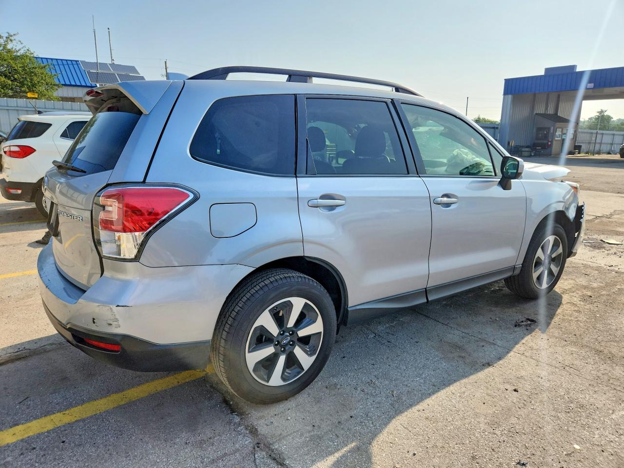 2018 Subaru Forester 2.5i Premium Серебряный vin: JF2SJAGC7JH495698