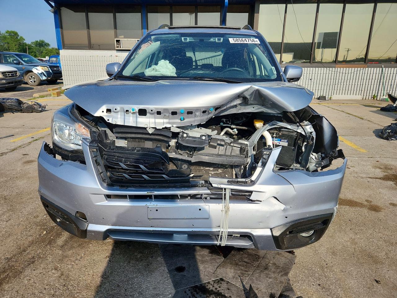 2018 Subaru Forester 2.5i Premium Серебряный vin: JF2SJAGC7JH495698