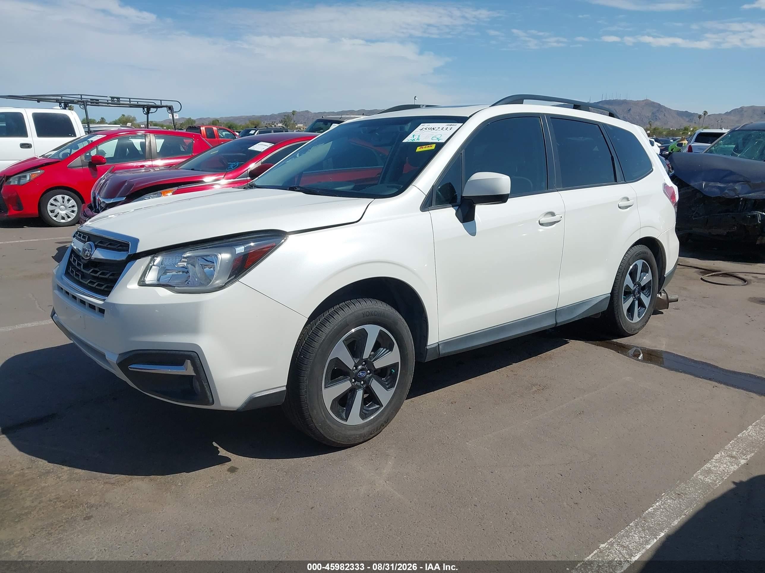 2018 Subaru Forester 2.5i Premium White vin: JF2SJAGC7JH569511