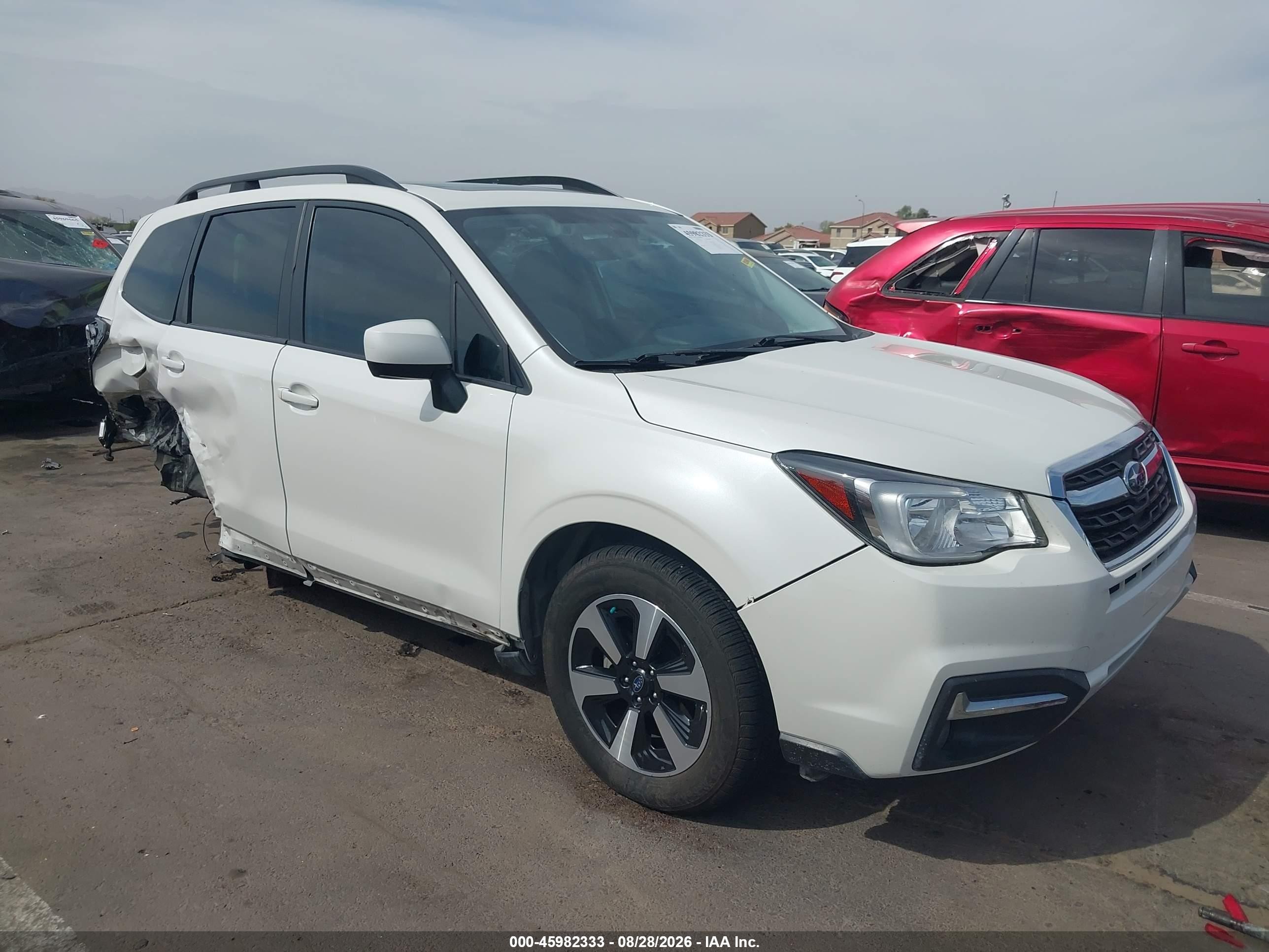 2018 Subaru Forester 2.5i Premium White vin: JF2SJAGC7JH569511