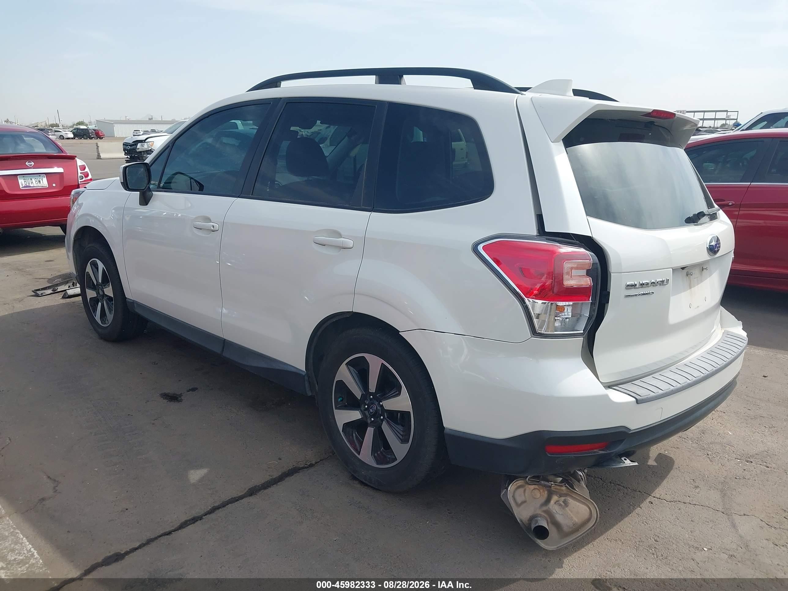 2018 Subaru Forester 2.5i Premium White vin: JF2SJAGC7JH569511