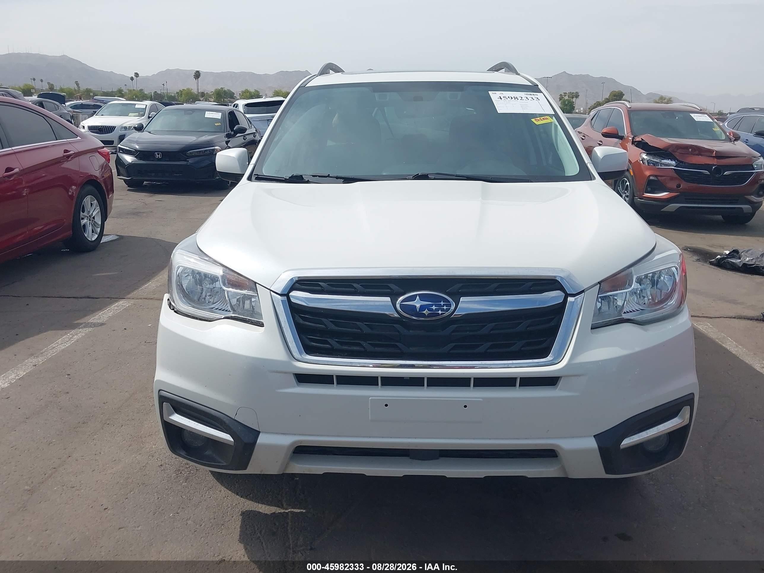 2018 Subaru Forester 2.5i Premium White vin: JF2SJAGC7JH569511