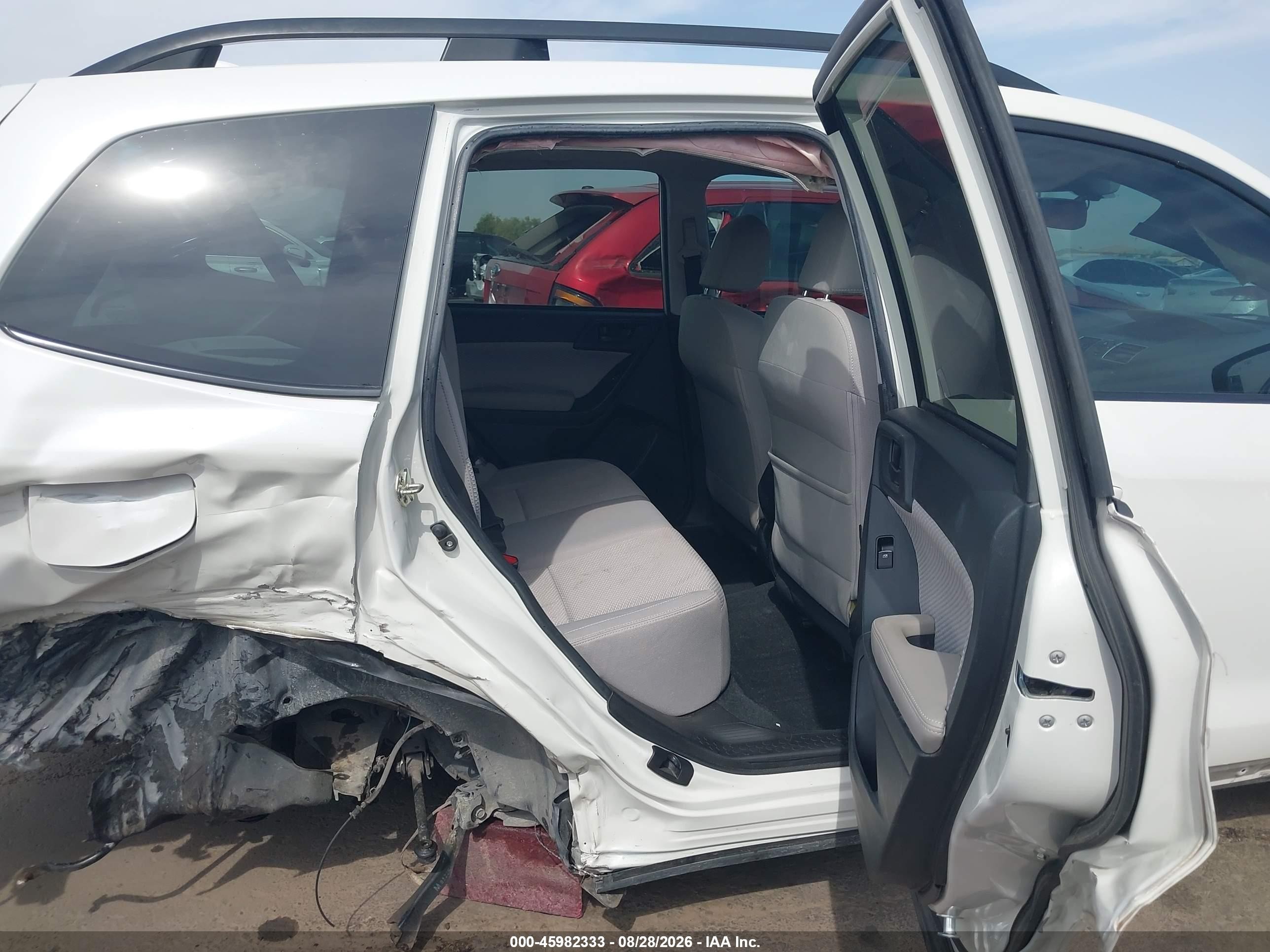2018 Subaru Forester 2.5i Premium White vin: JF2SJAGC7JH569511