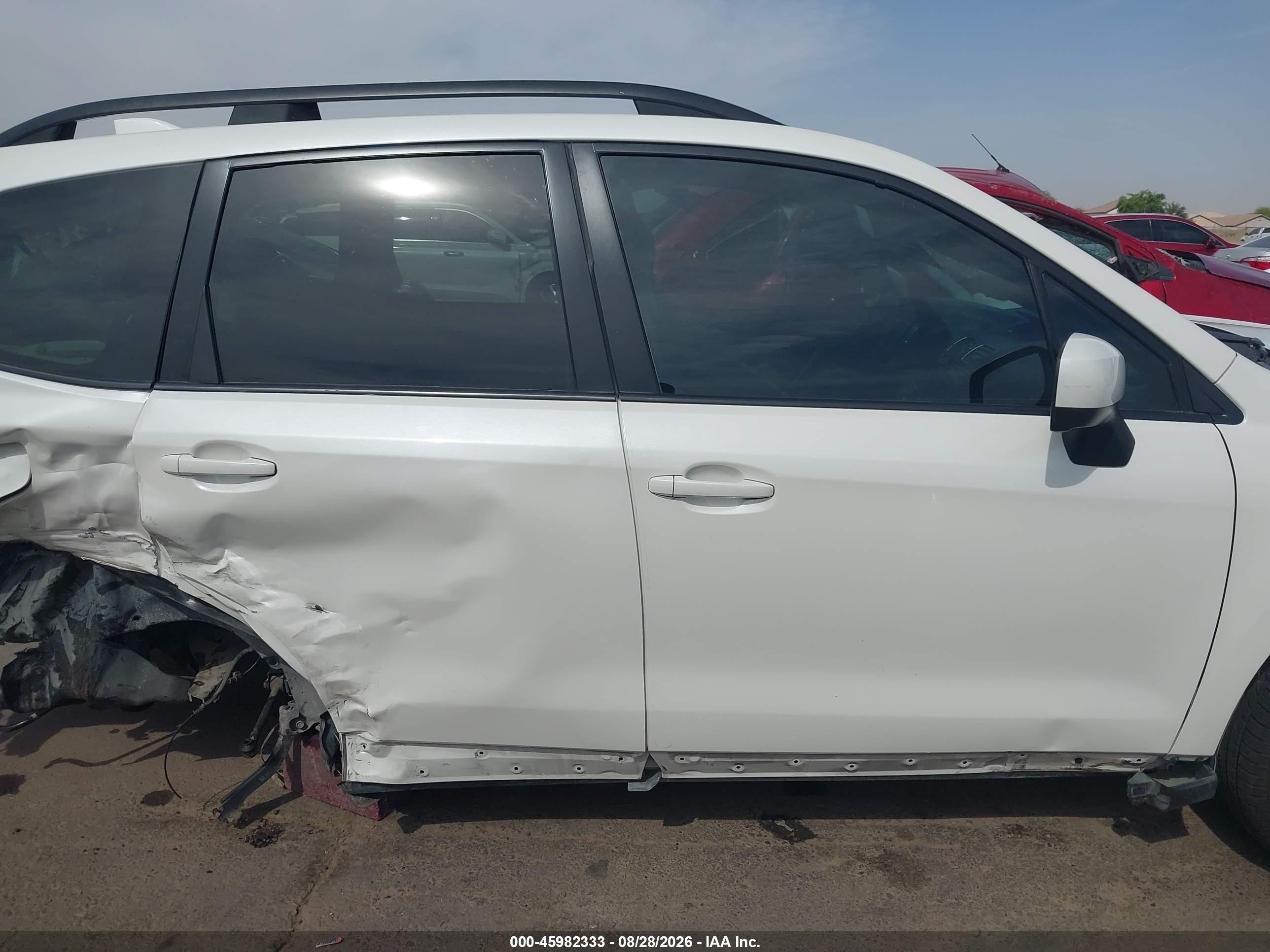 2018 Subaru Forester 2.5i Premium White vin: JF2SJAGC7JH569511
