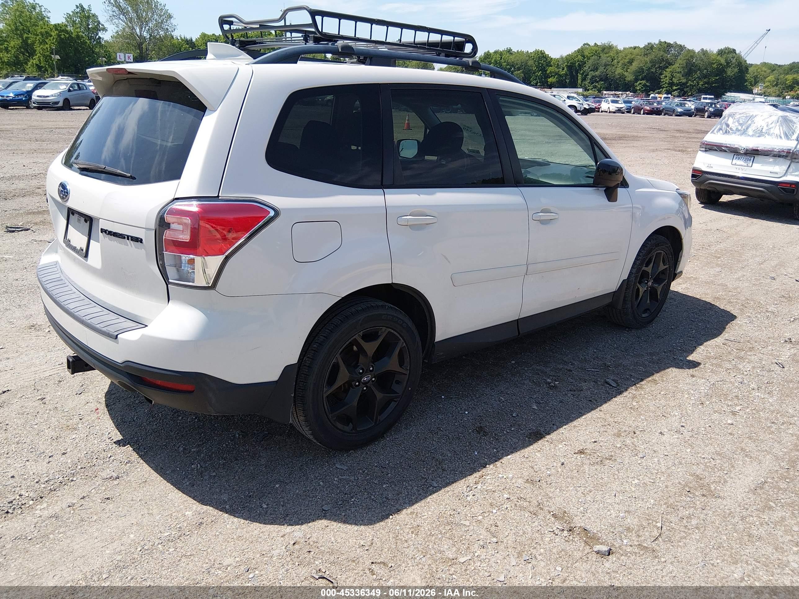 2018 Subaru Forester 2.5i Premium Белый vin: JF2SJAGC7JH590097