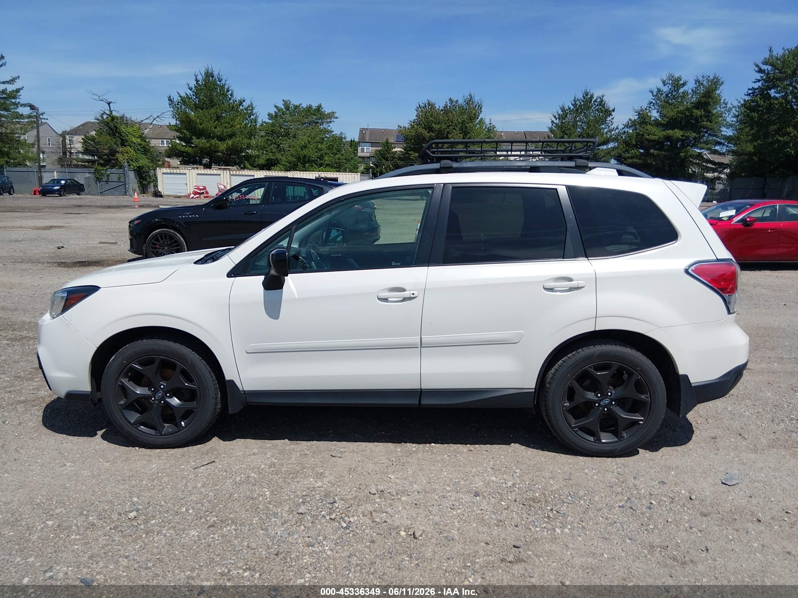 2018 Subaru Forester 2.5i Premium Белый vin: JF2SJAGC7JH590097
