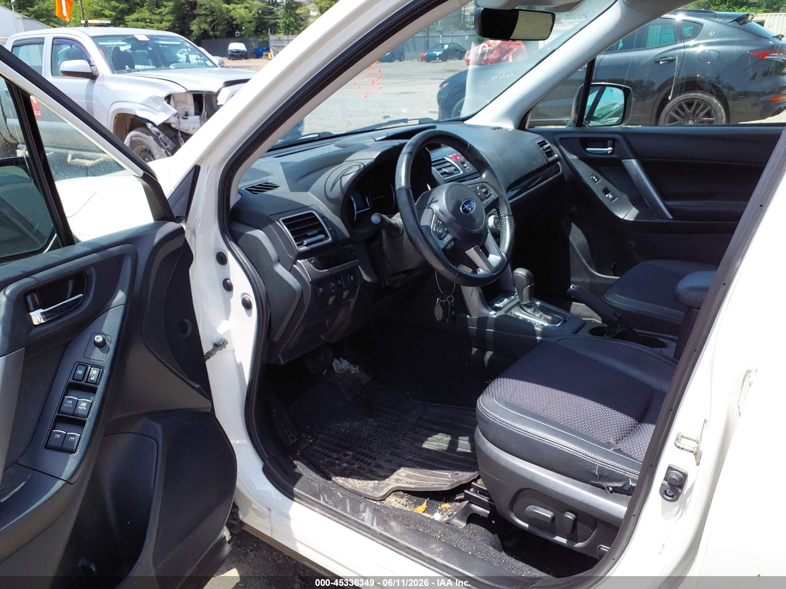 2018 Subaru Forester 2.5i Premium Белый vin: JF2SJAGC7JH590097