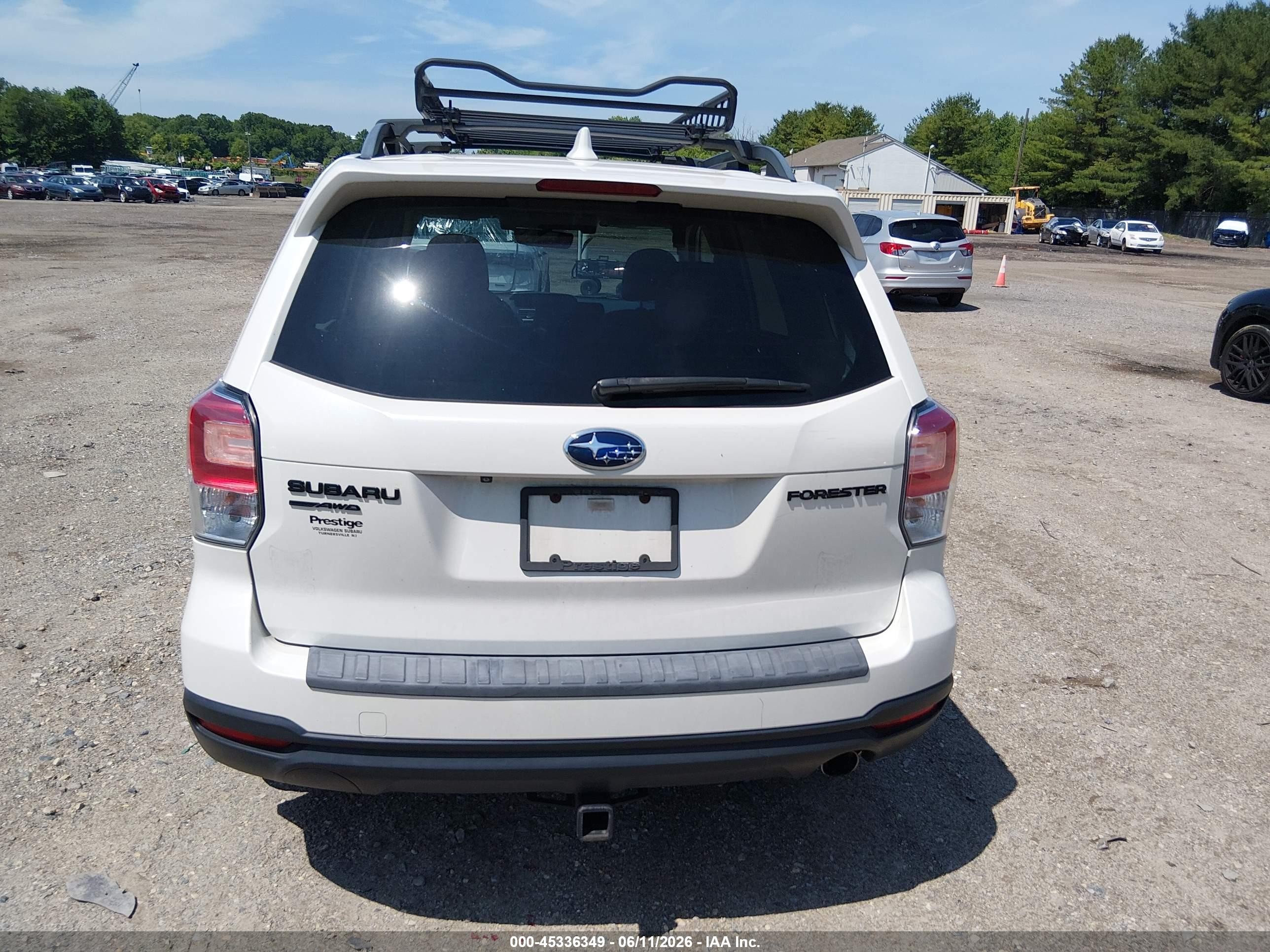 2018 Subaru Forester 2.5i Premium Белый vin: JF2SJAGC7JH590097