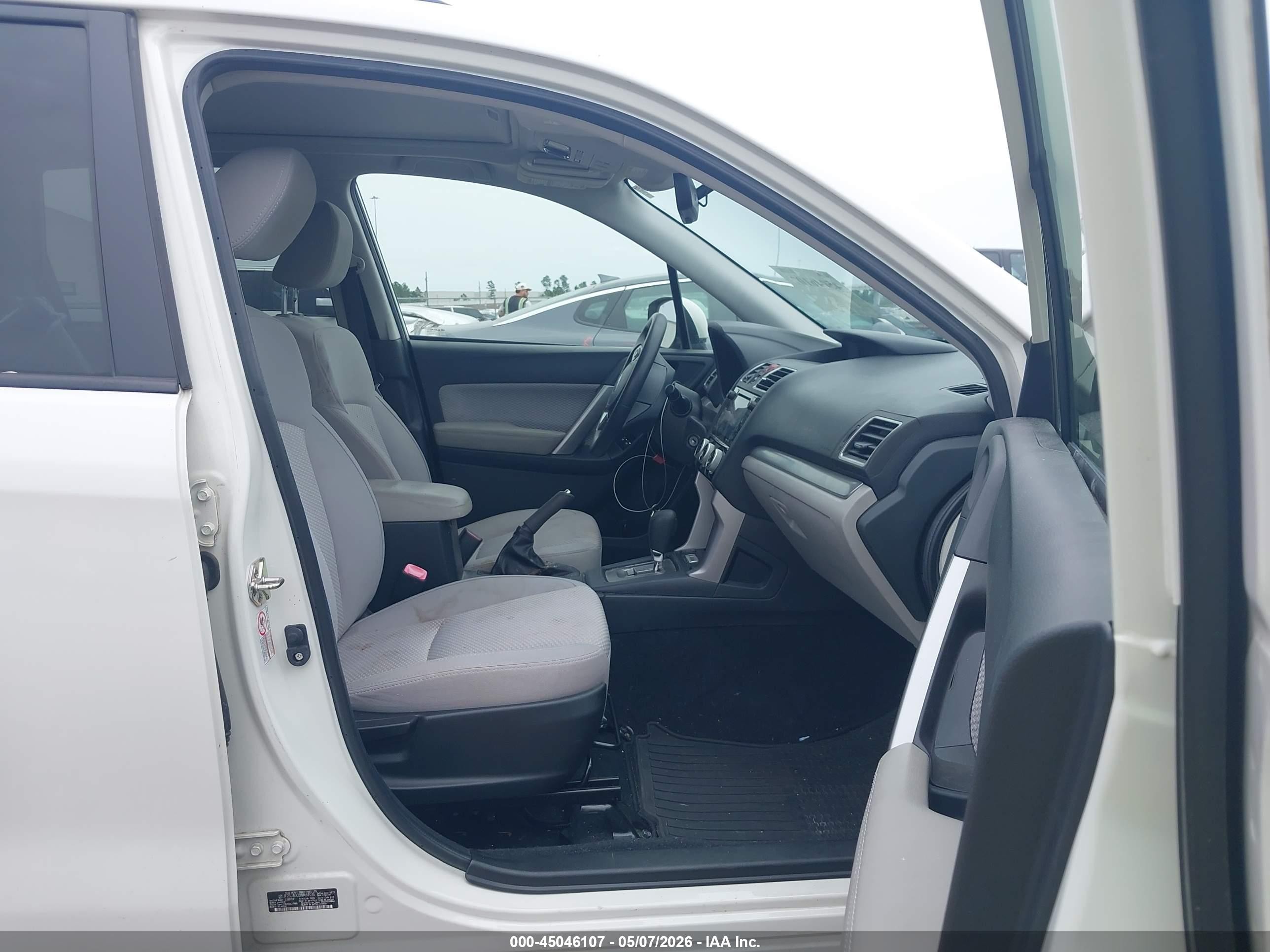 2017 Subaru Forester 2.5i Premium White vin: JF2SJAGC8HH461036