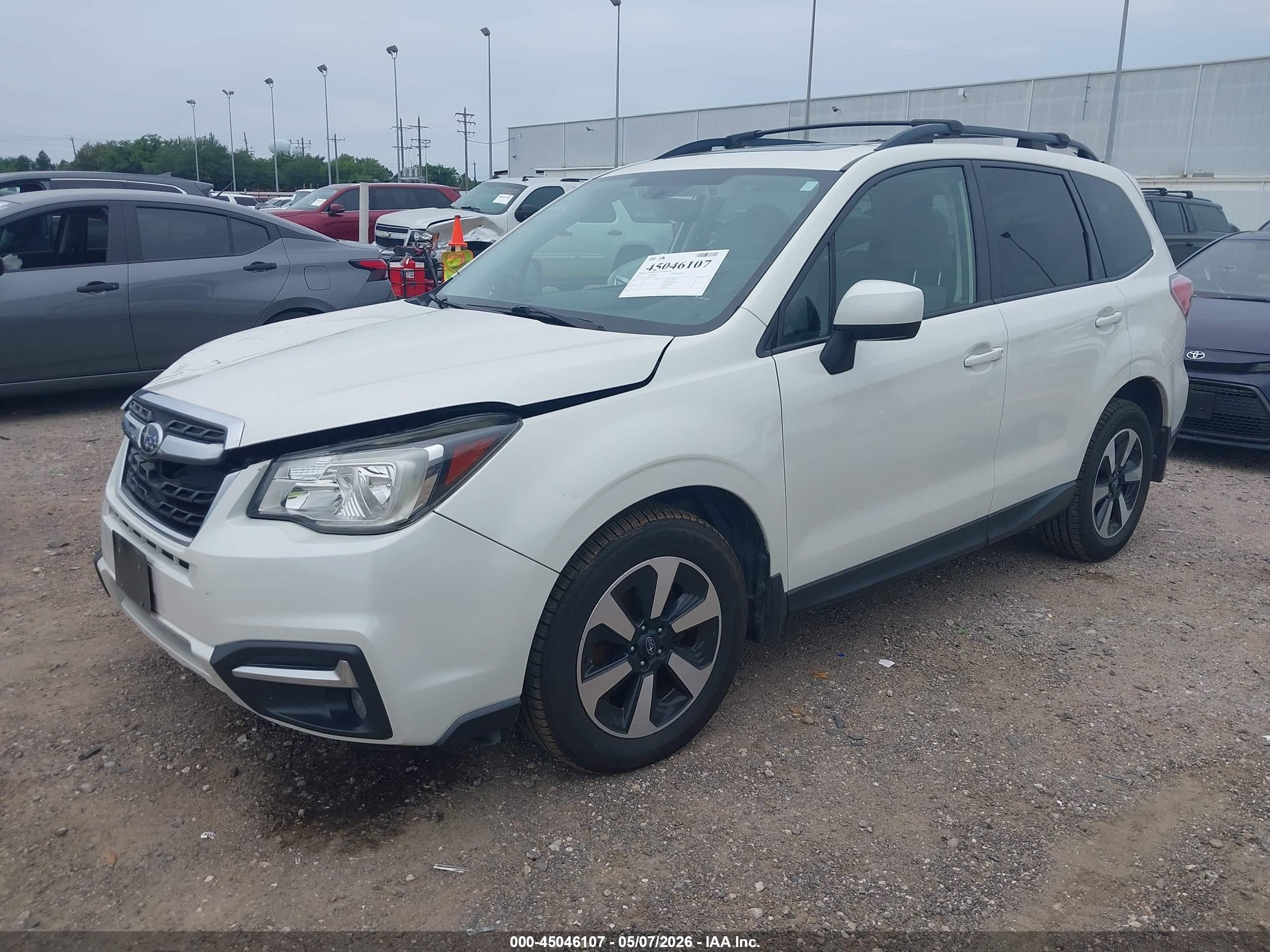 2017 Subaru Forester 2.5i Premium White vin: JF2SJAGC8HH461036