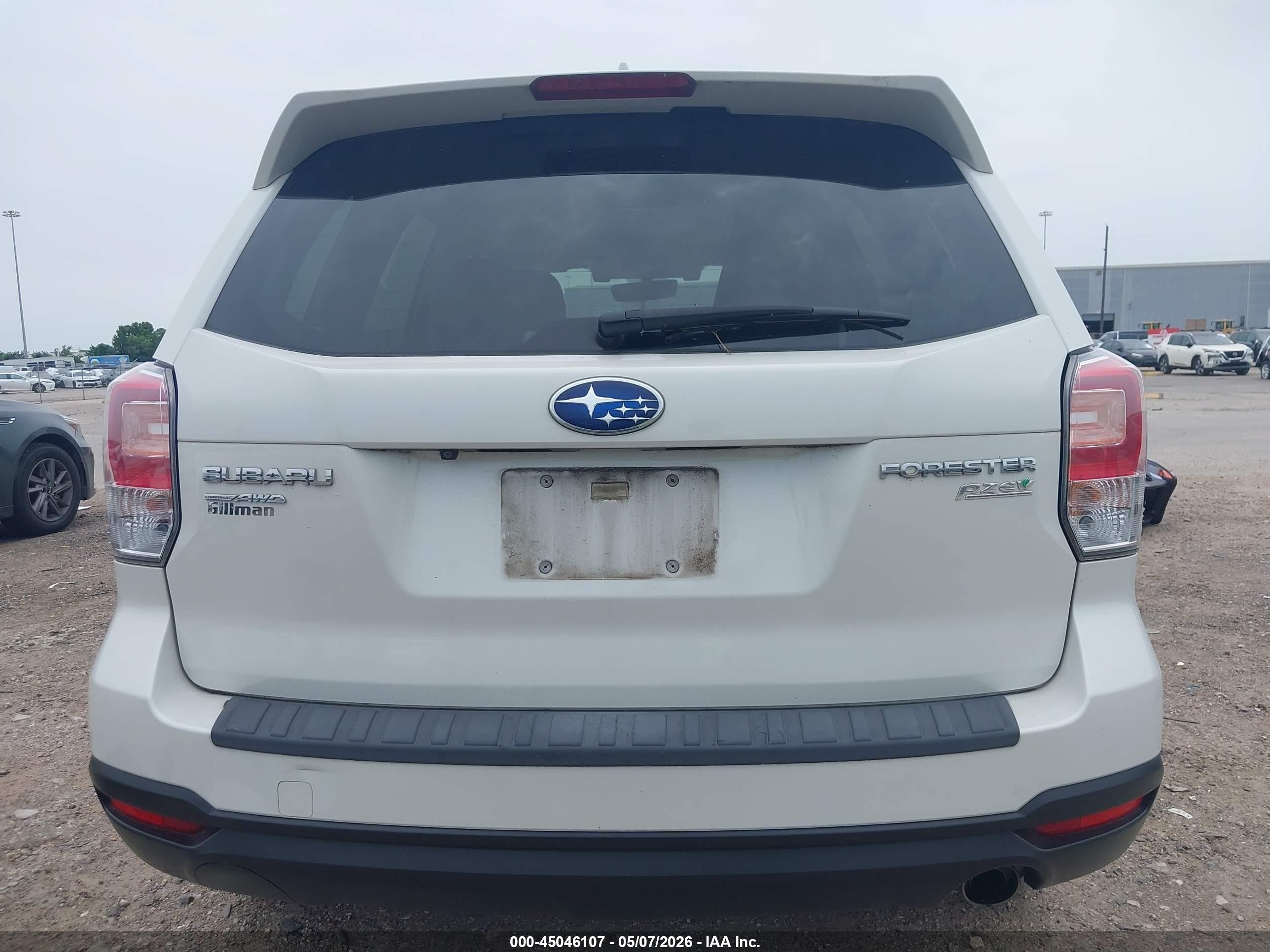 2017 Subaru Forester 2.5i Premium White vin: JF2SJAGC8HH461036