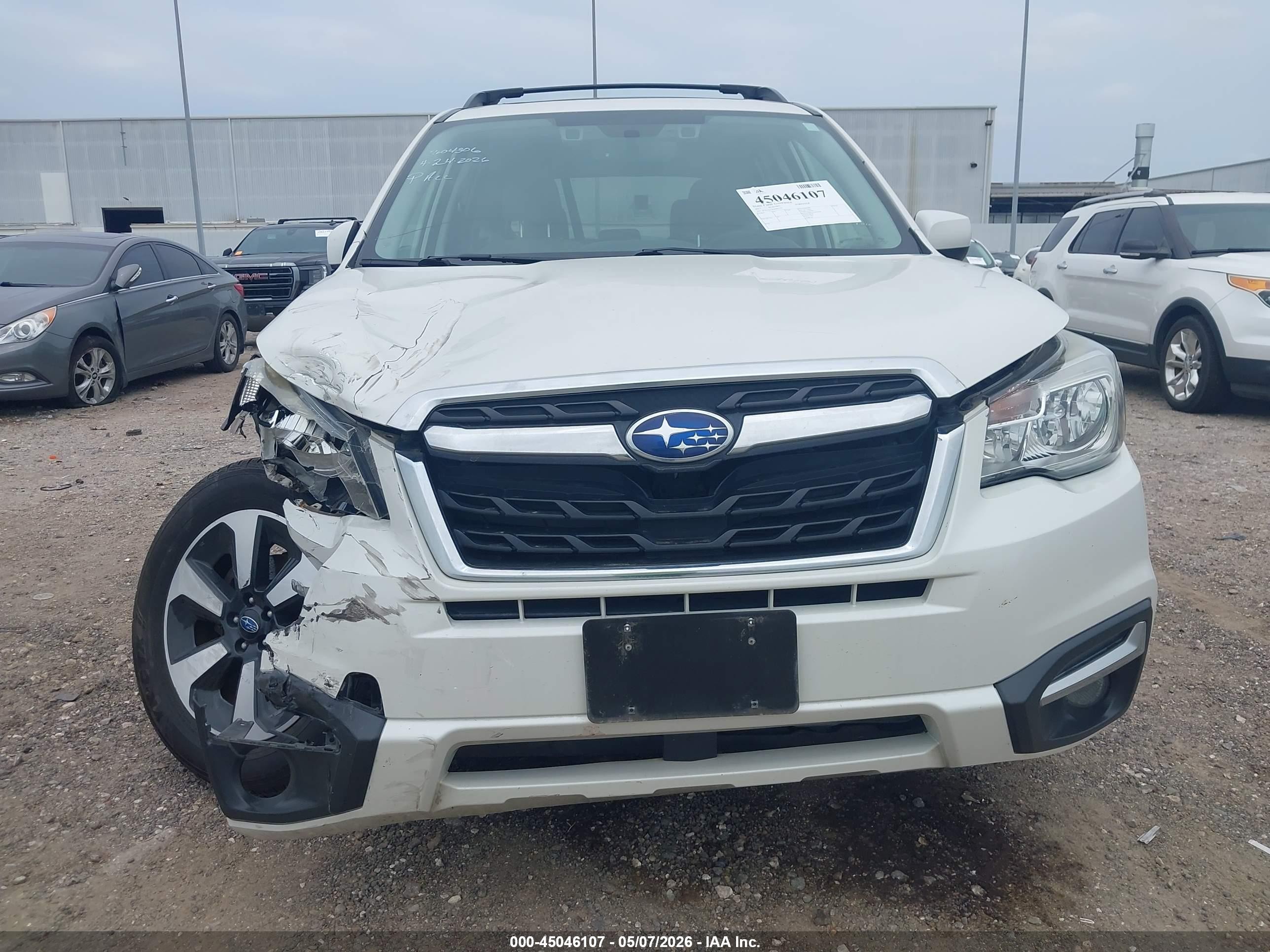 2017 Subaru Forester 2.5i Premium White vin: JF2SJAGC8HH461036