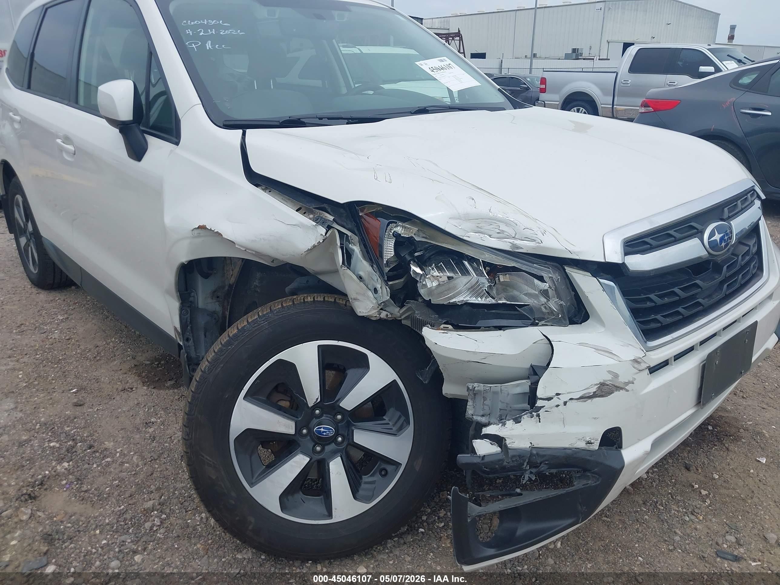 2017 Subaru Forester 2.5i Premium White vin: JF2SJAGC8HH461036