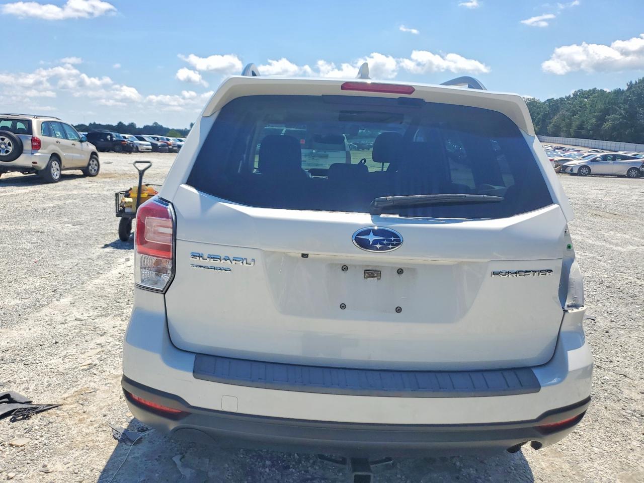 2018 Subaru Forester 2.5i Premium White vin: JF2SJAGC8JH473273
