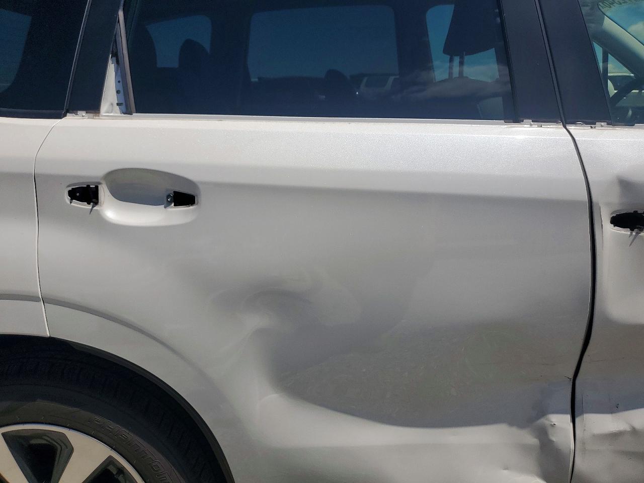 2018 Subaru Forester 2.5i Premium White vin: JF2SJAGC8JH473273