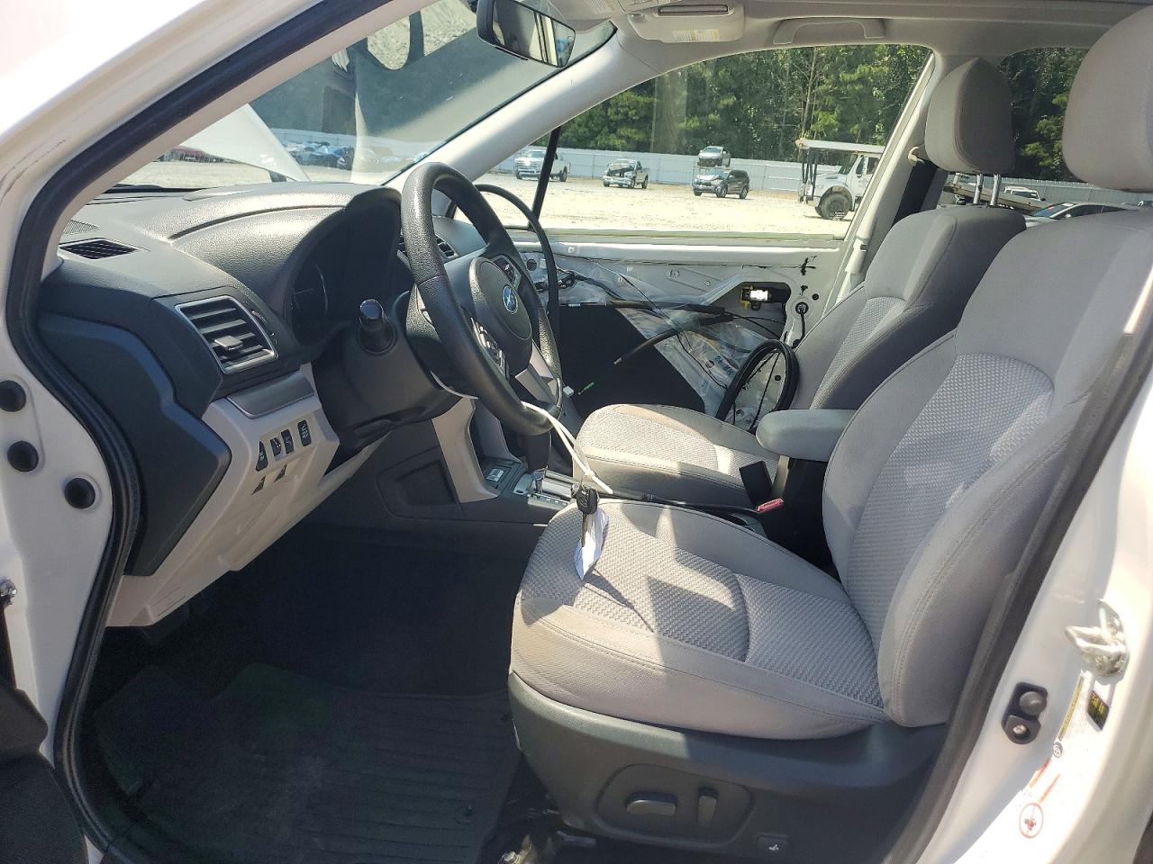 2018 Subaru Forester 2.5i Premium White vin: JF2SJAGC8JH473273