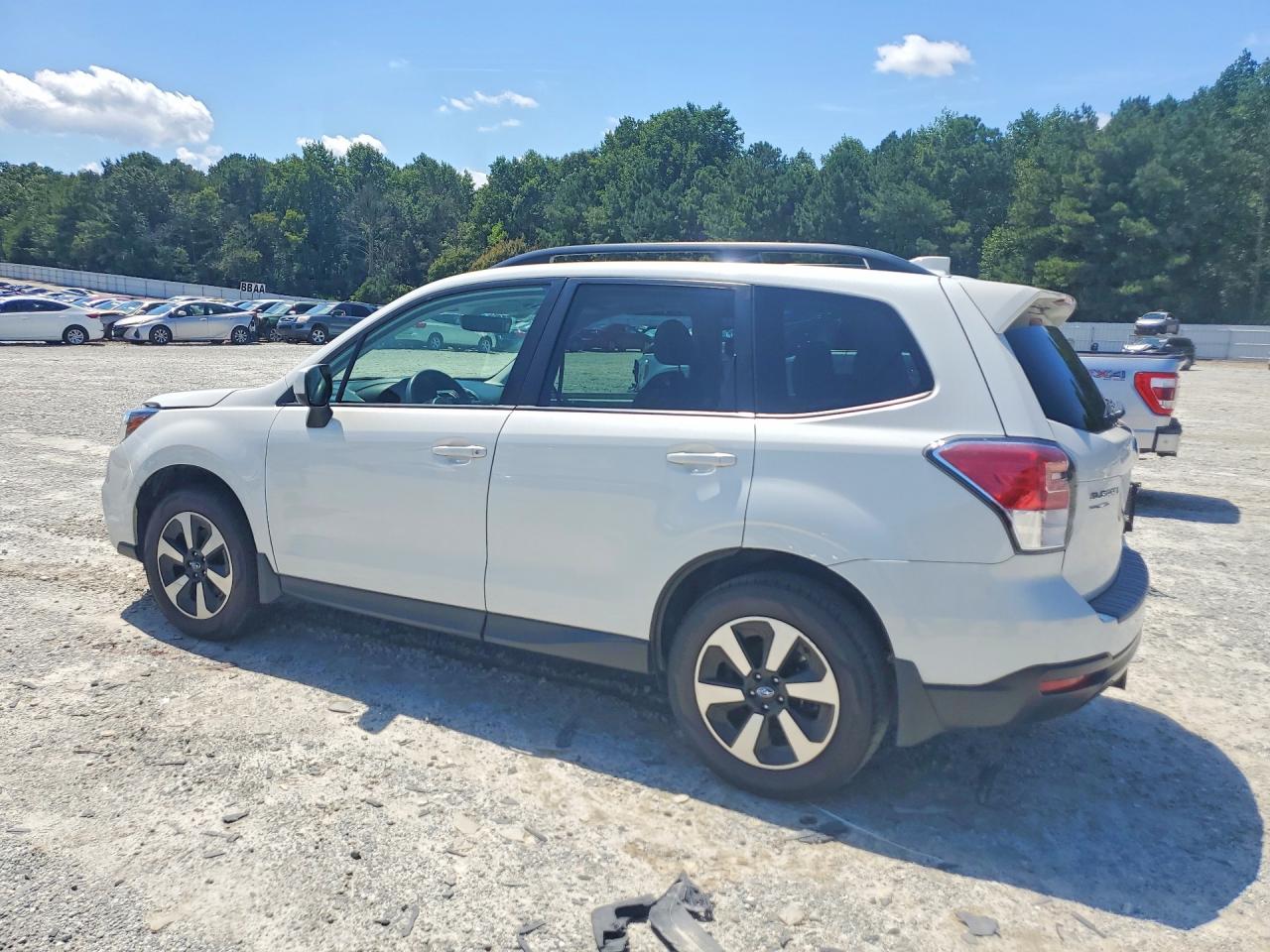 2018 Subaru Forester 2.5i Premium White vin: JF2SJAGC8JH473273