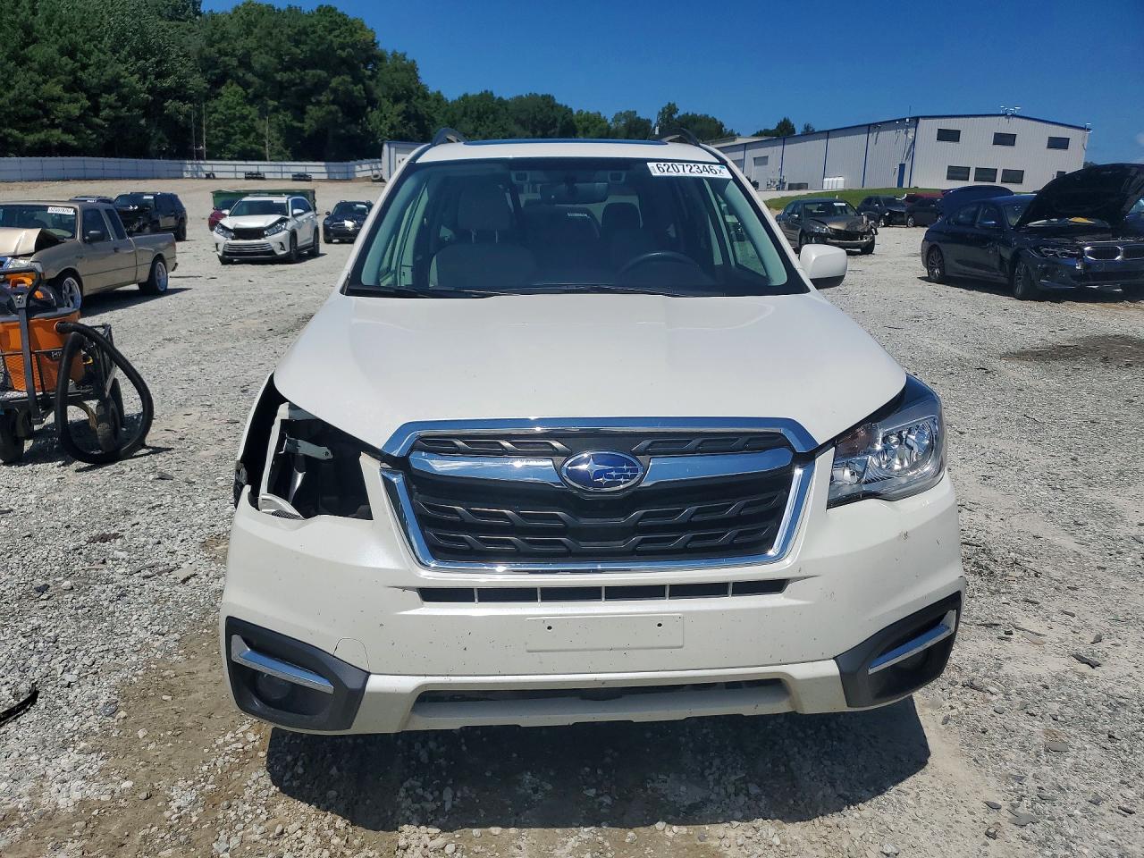 2018 Subaru Forester 2.5i Premium White vin: JF2SJAGC8JH473273