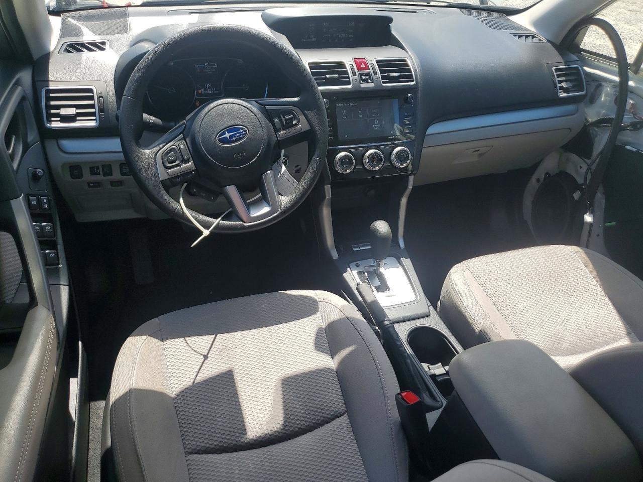 2018 Subaru Forester 2.5i Premium White vin: JF2SJAGC8JH473273