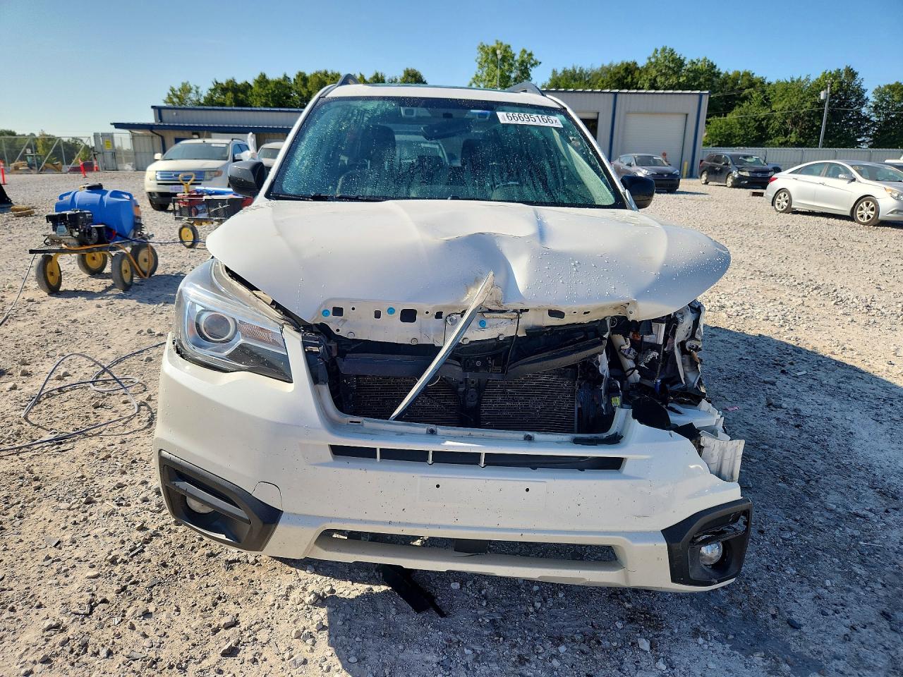 2018 Subaru Forester 2.5i Premium White vin: JF2SJAGC9JH568005
