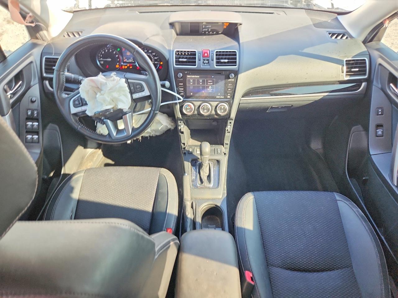 2018 Subaru Forester 2.5i Premium White vin: JF2SJAGC9JH568005