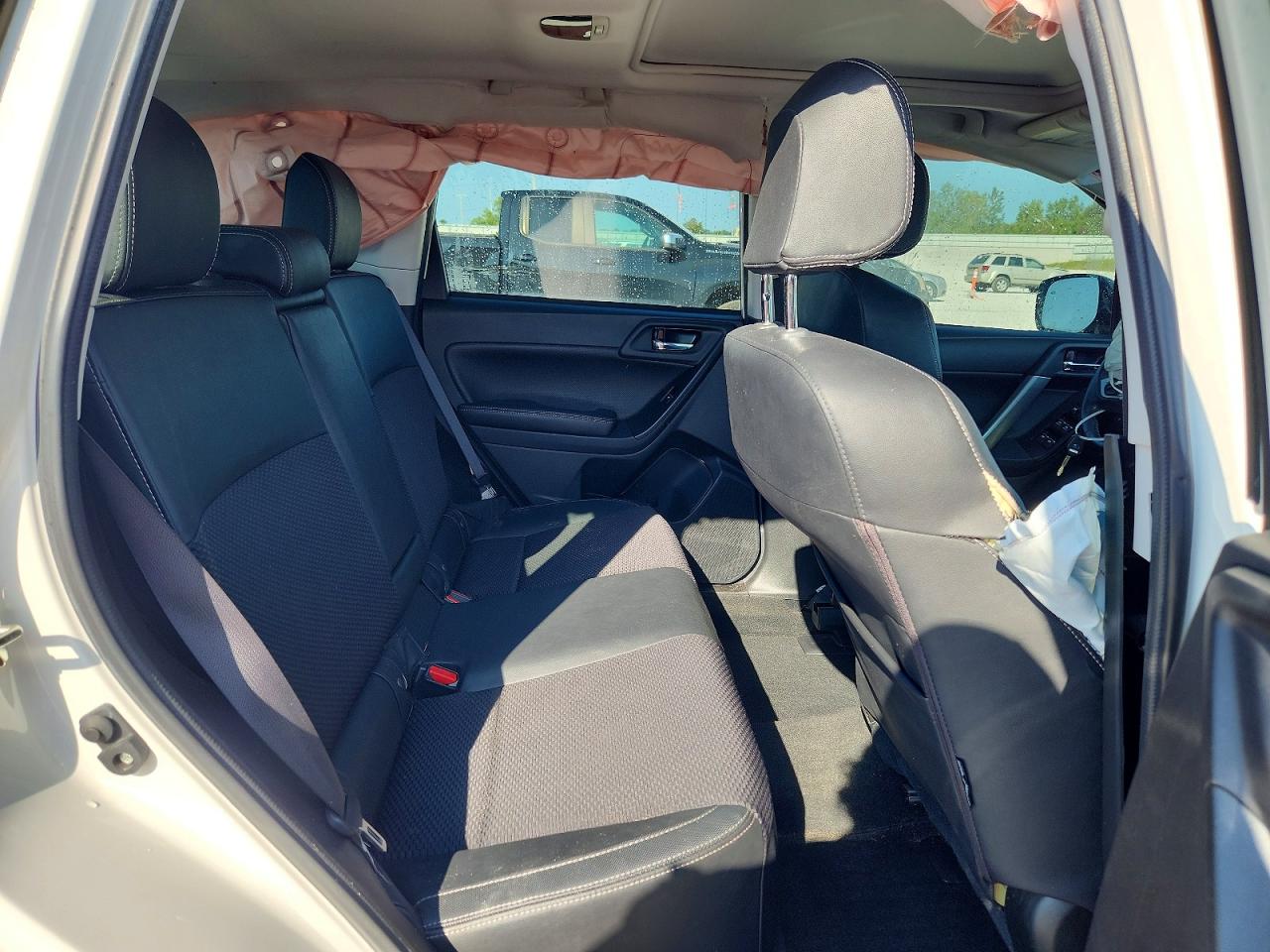 2018 Subaru Forester 2.5i Premium White vin: JF2SJAGC9JH568005
