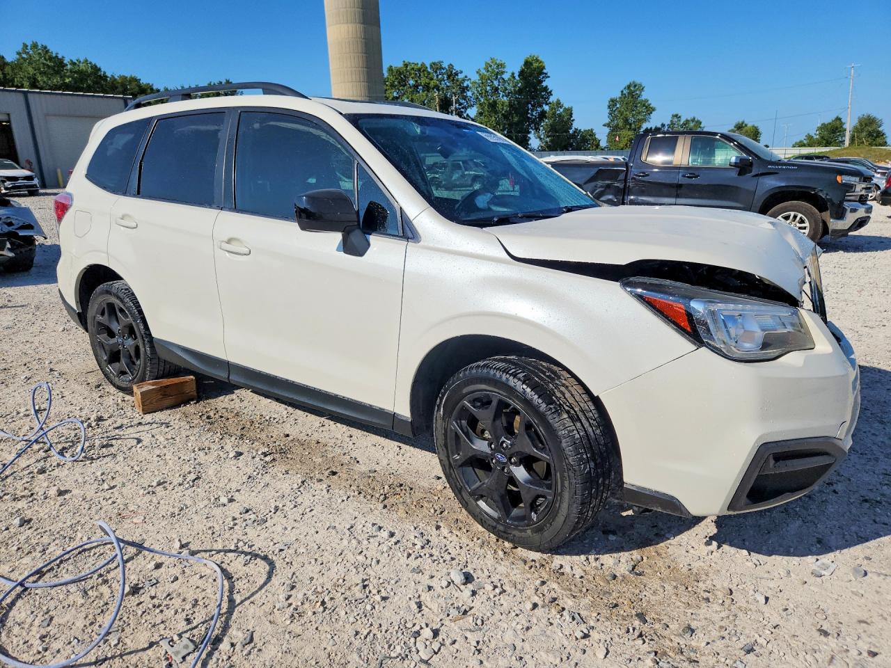 2018 Subaru Forester 2.5i Premium White vin: JF2SJAGC9JH568005