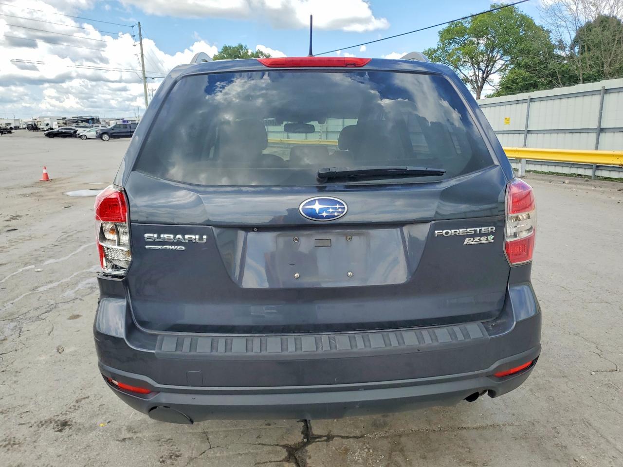 2015 Subaru Forester 2.5i Premium Gray vin: JF2SJAGCXFH538759