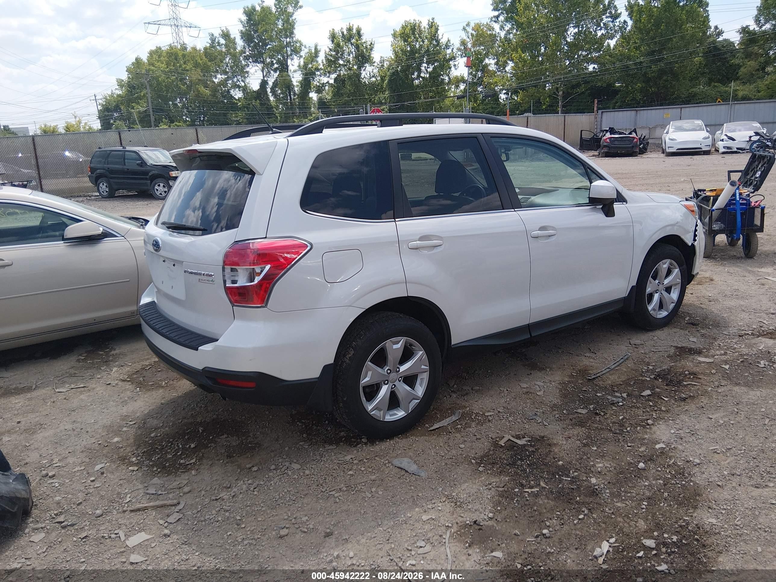 2015 Subaru Forester 2.5i Limited White vin: JF2SJAHC0FH811822