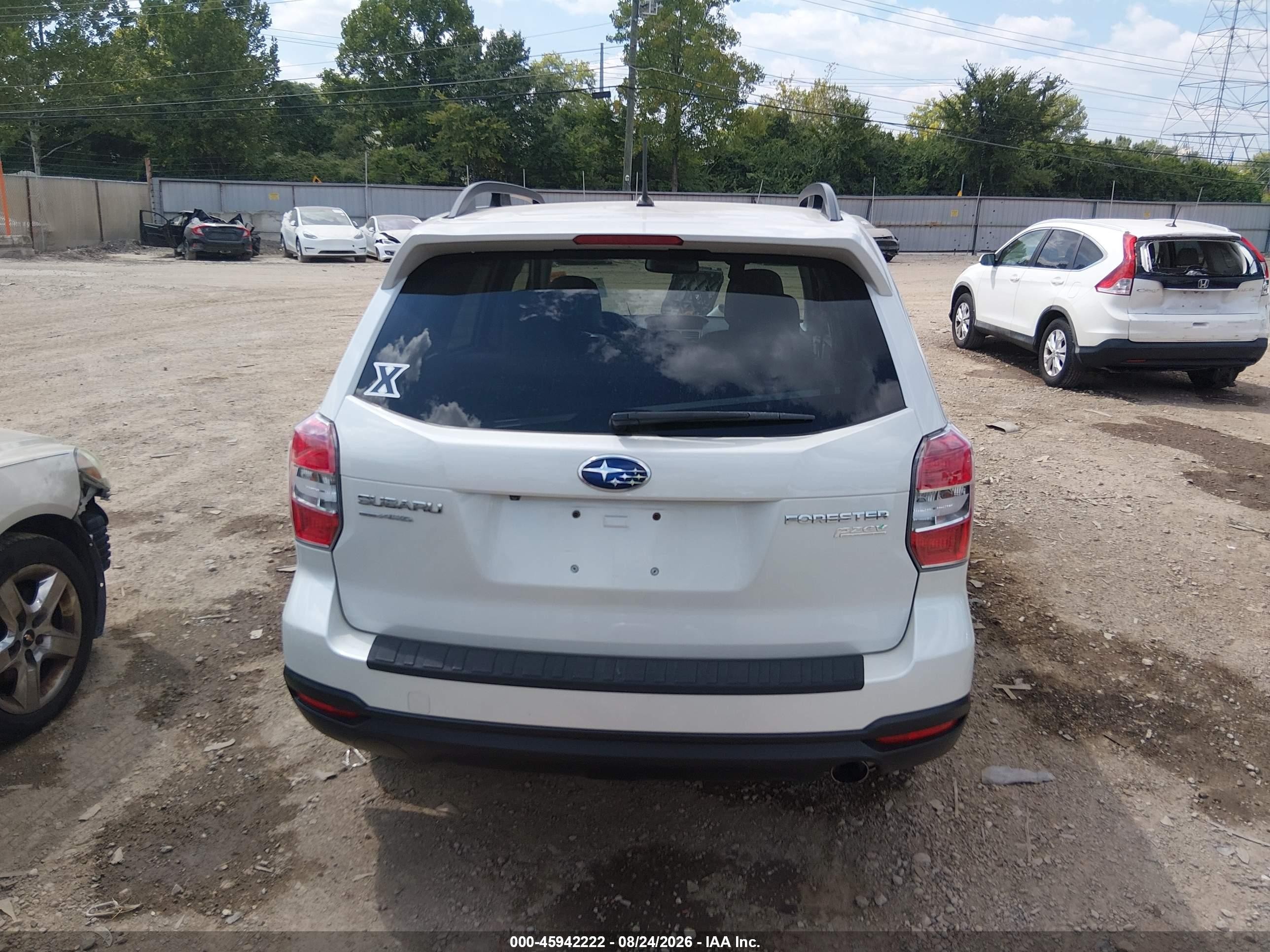 2015 Subaru Forester 2.5i Limited White vin: JF2SJAHC0FH811822