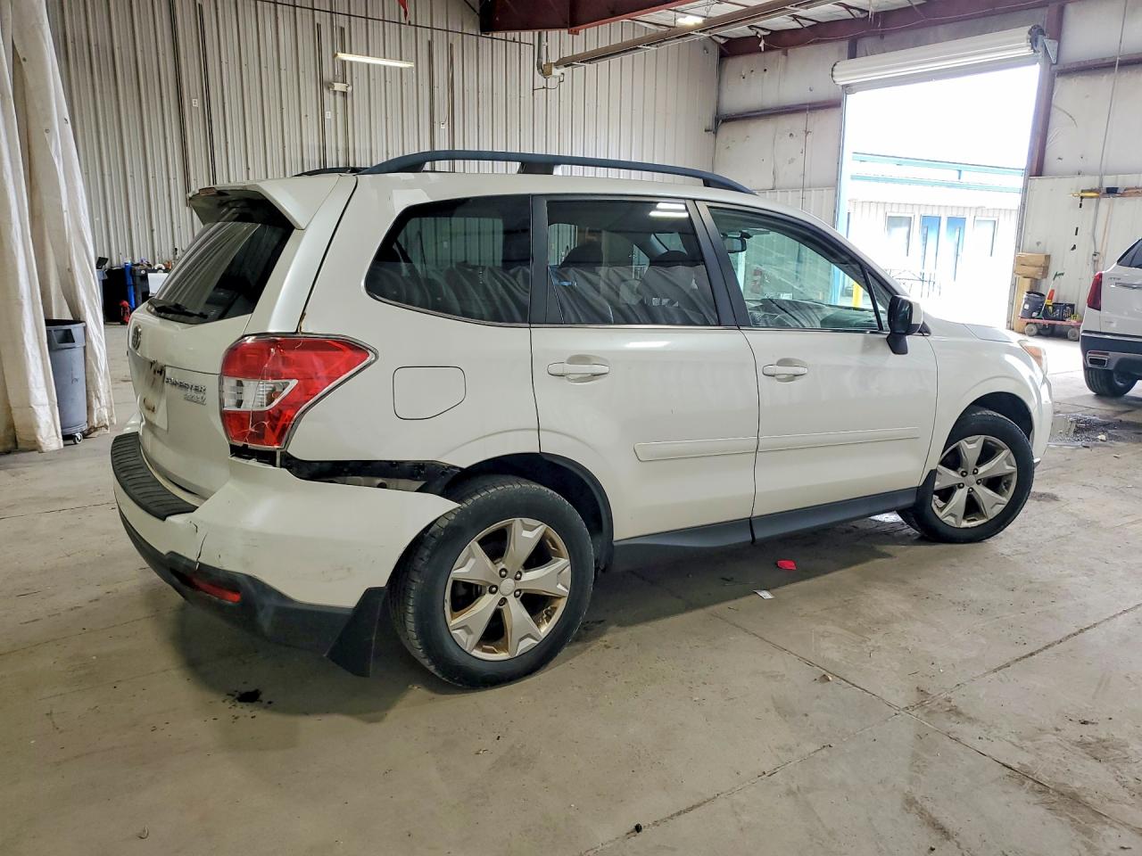 2014 Subaru Forester 2.5i Limited White vin: JF2SJAHC1EH456349