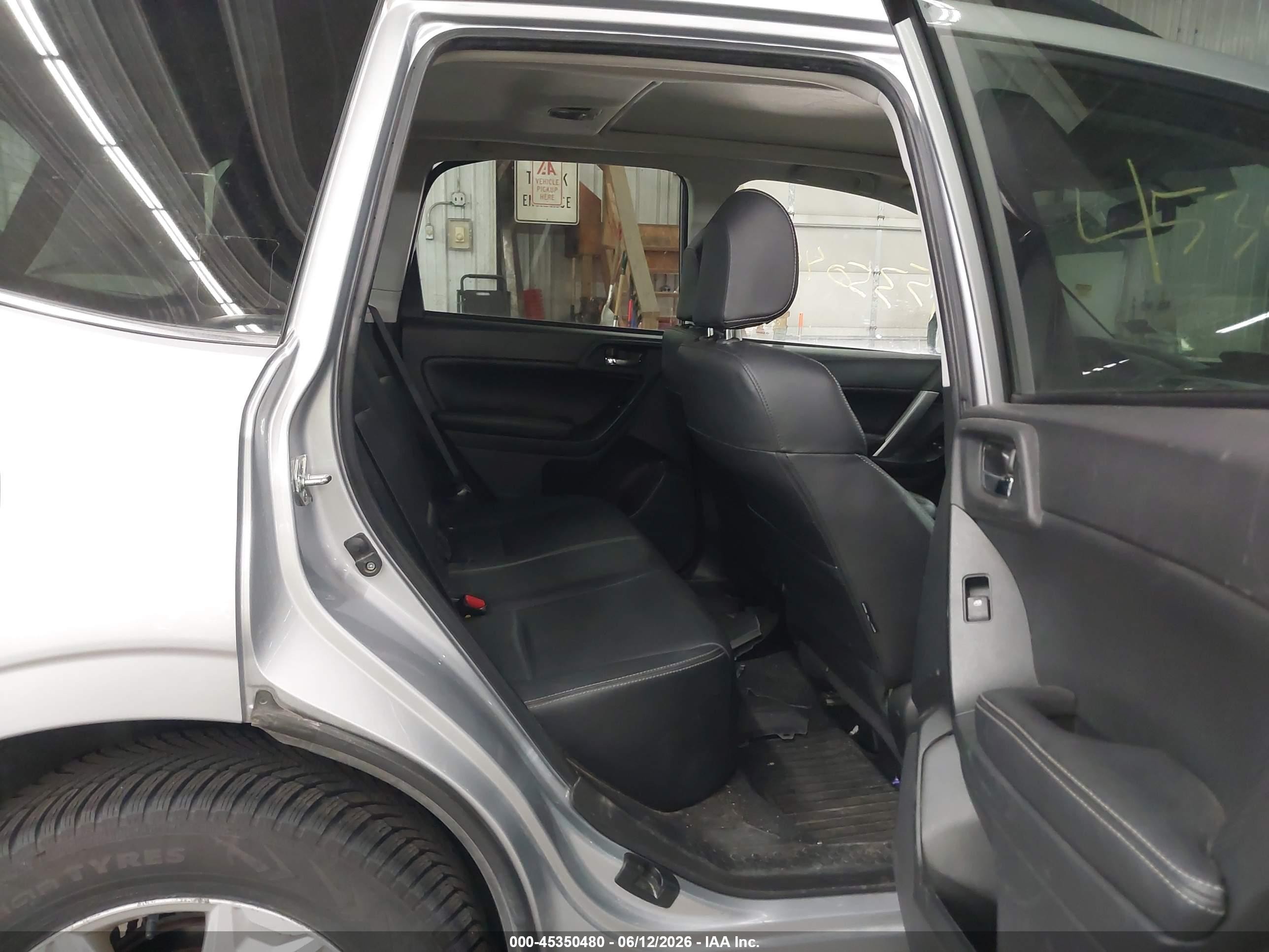 2014 Subaru Forester 2.5i Limited Silver vin: JF2SJAHC2EH535271