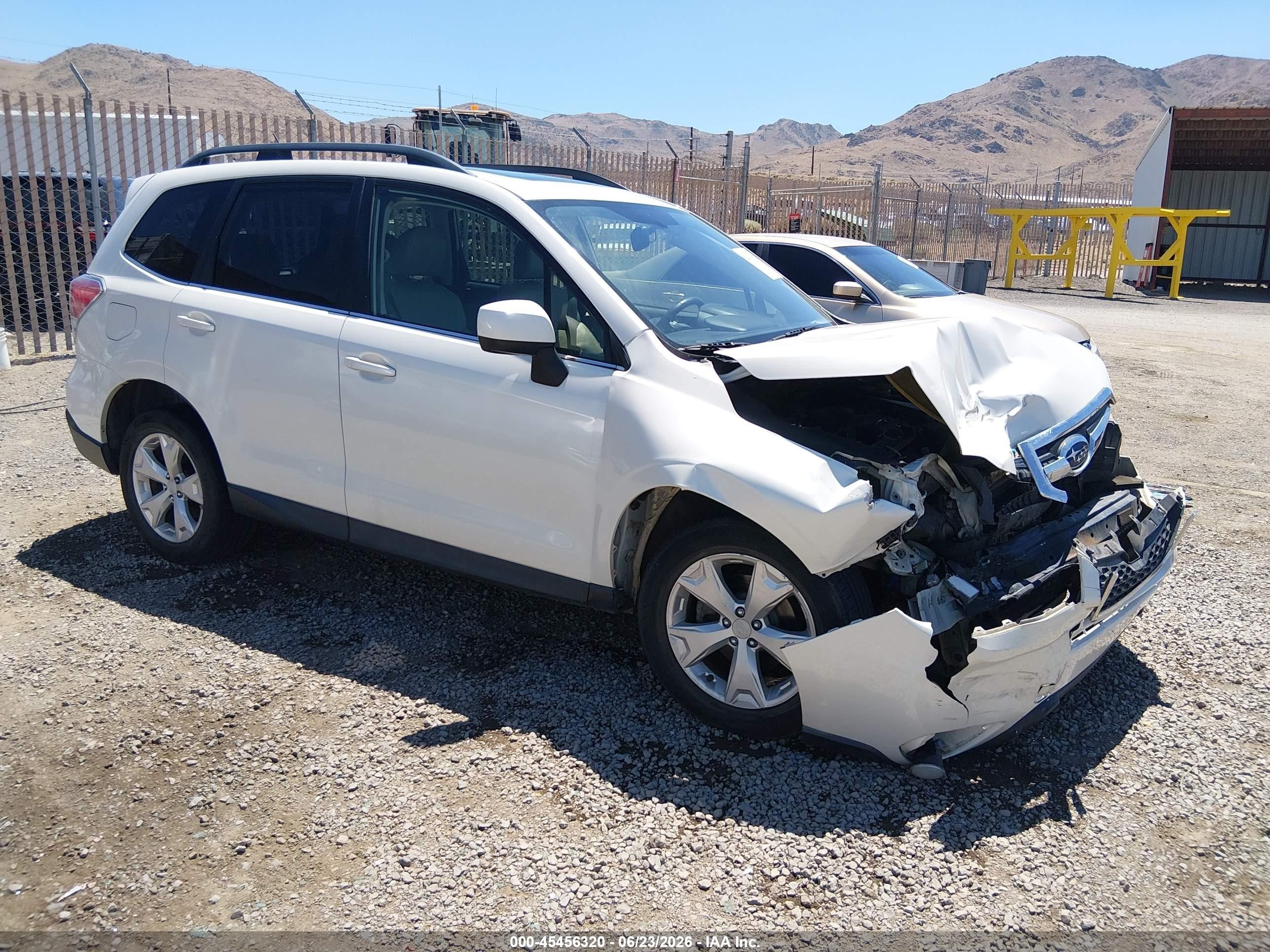 2015 Subaru Forester 2.5i Limited Белый vin: JF2SJAHC2FH415293