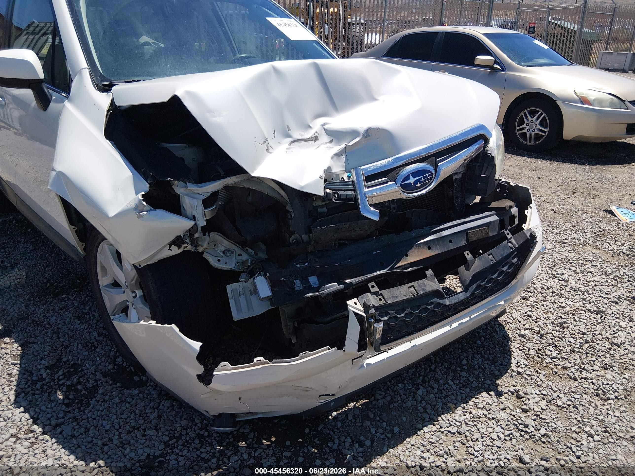 2015 Subaru Forester 2.5i Limited Белый vin: JF2SJAHC2FH415293
