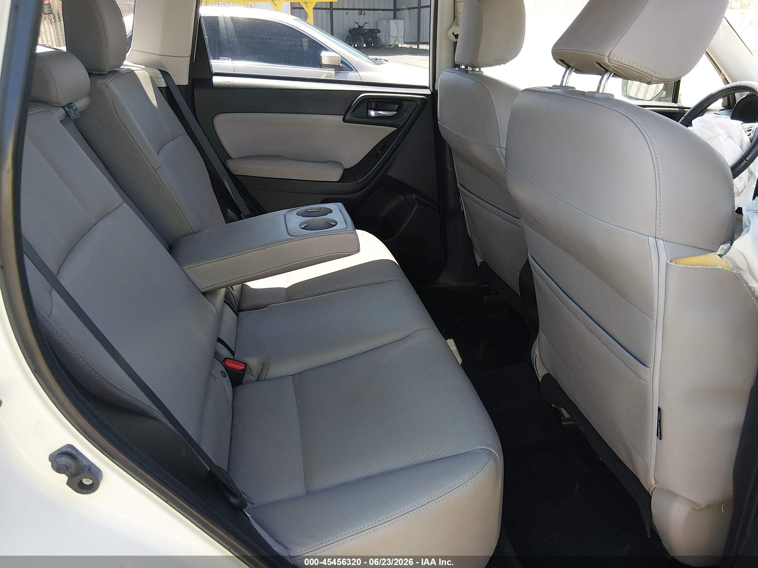 2015 Subaru Forester 2.5i Limited Белый vin: JF2SJAHC2FH415293