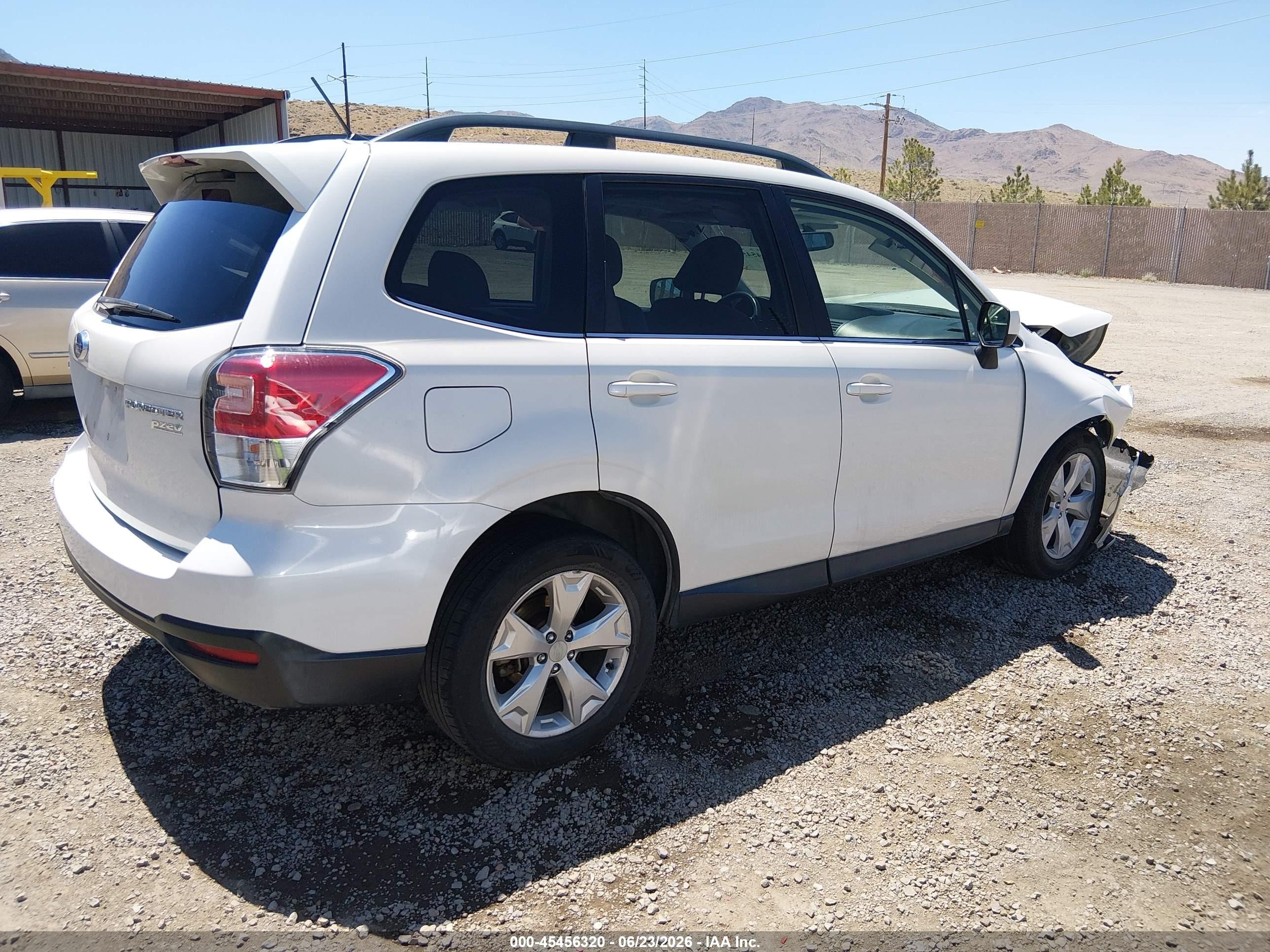 2015 Subaru Forester 2.5i Limited Белый vin: JF2SJAHC2FH415293