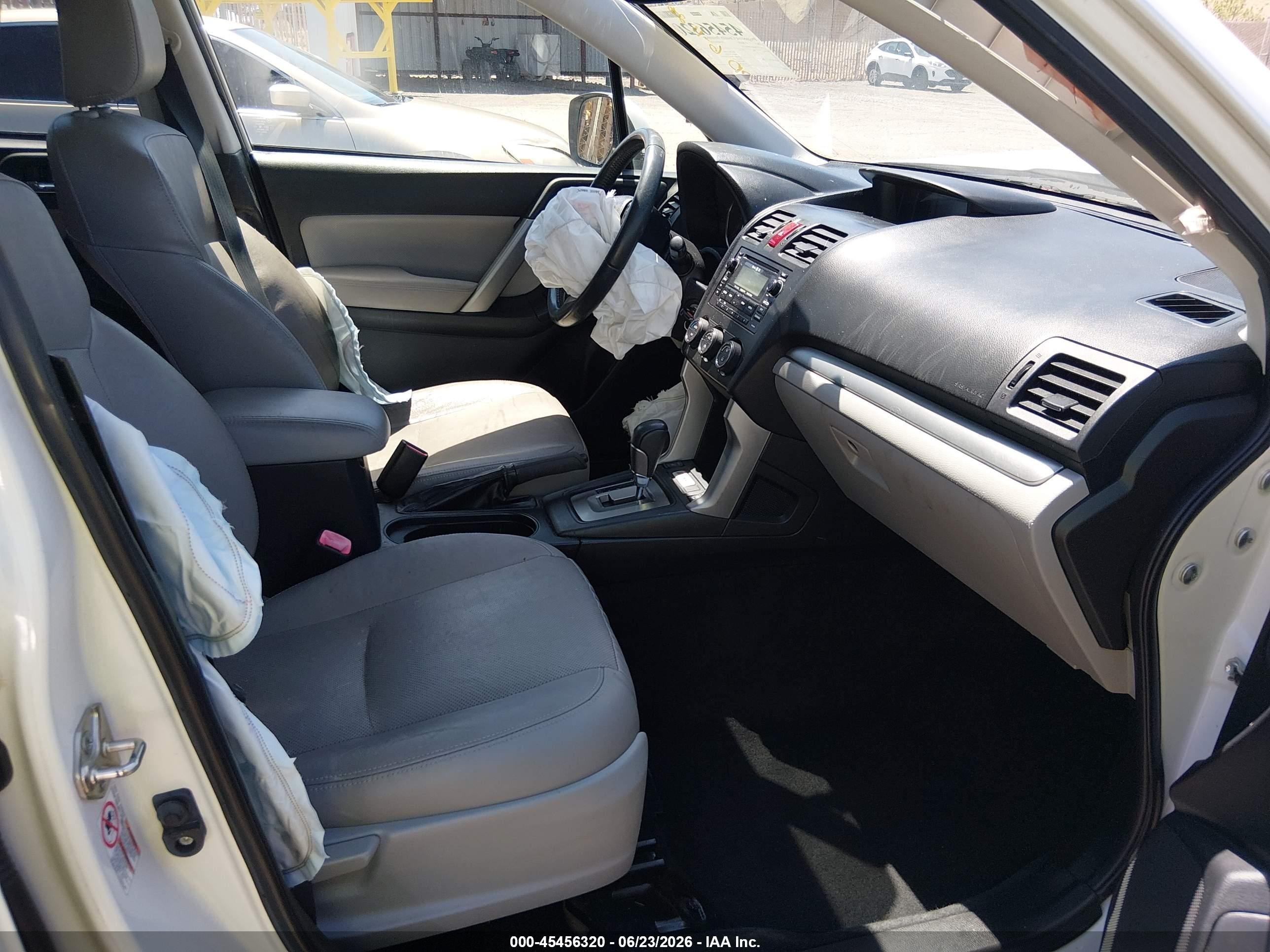 2015 Subaru Forester 2.5i Limited Белый vin: JF2SJAHC2FH415293