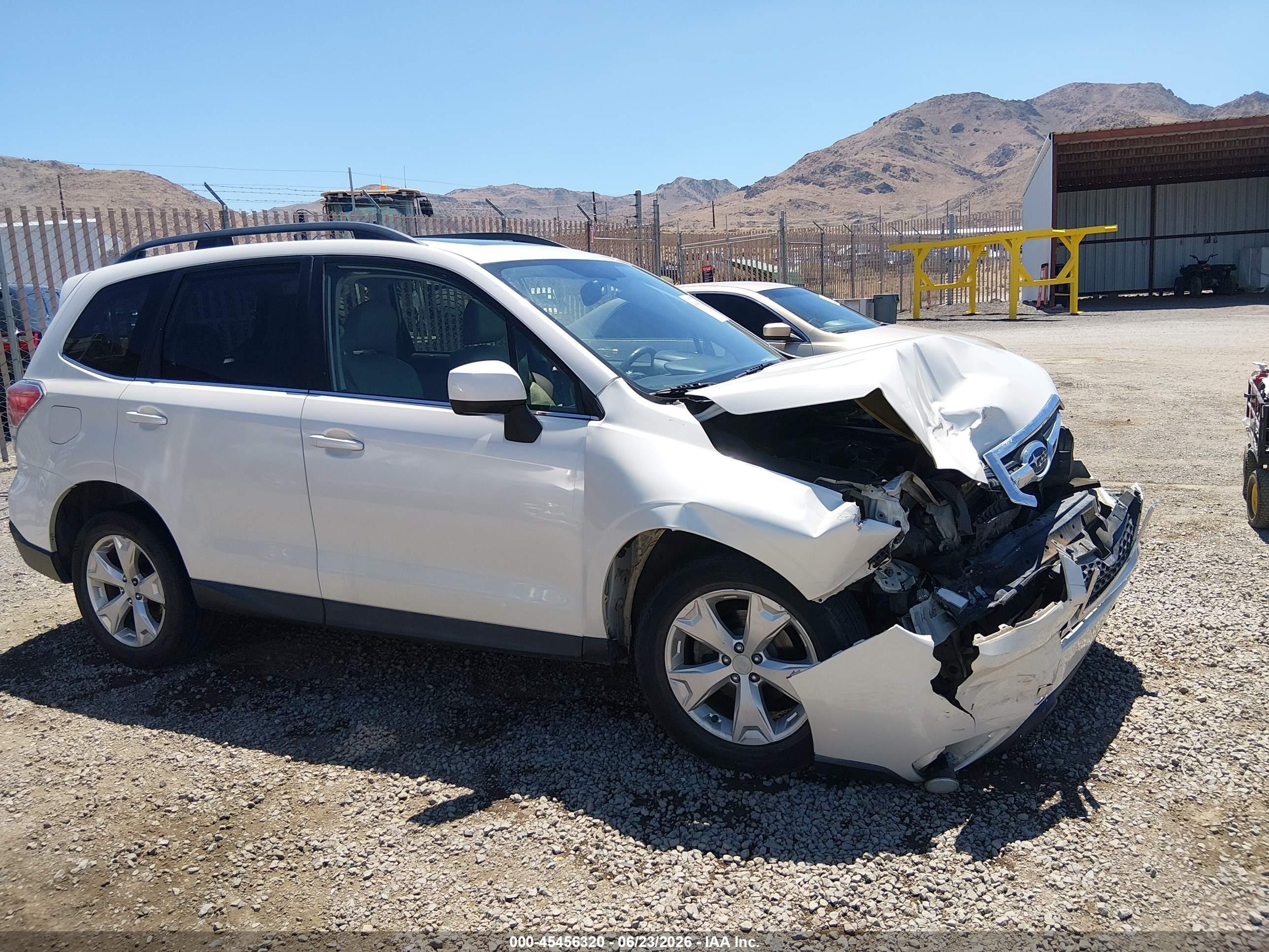 2015 Subaru Forester 2.5i Limited Белый vin: JF2SJAHC2FH415293