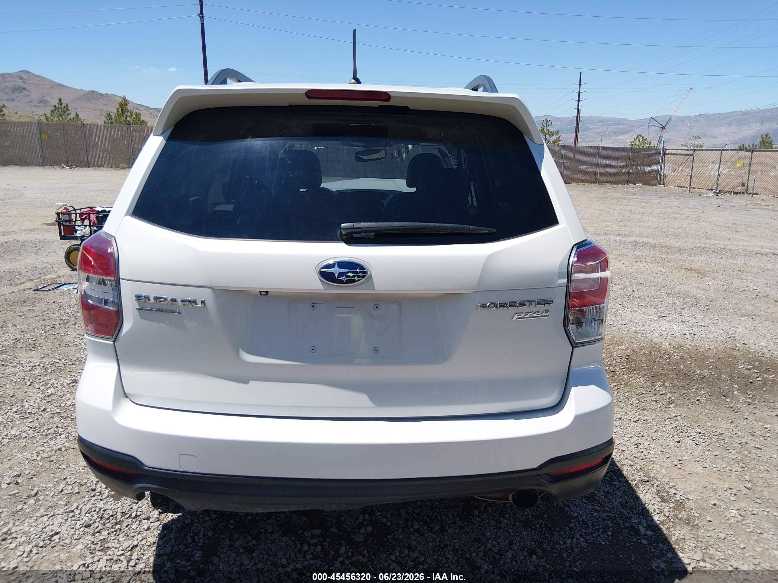 2015 Subaru Forester 2.5i Limited Белый vin: JF2SJAHC2FH415293