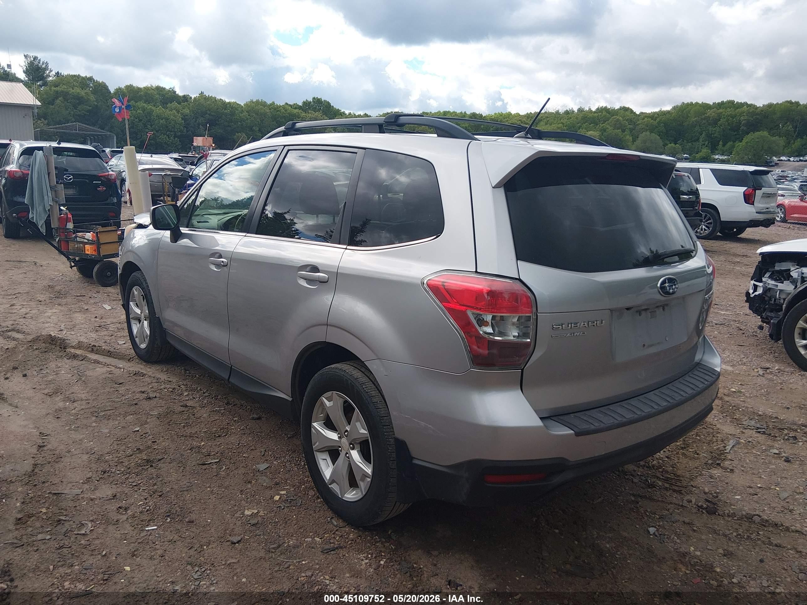 2015 Subaru Forester 2.5i Limited Silver vin: JF2SJAHC4FH439188