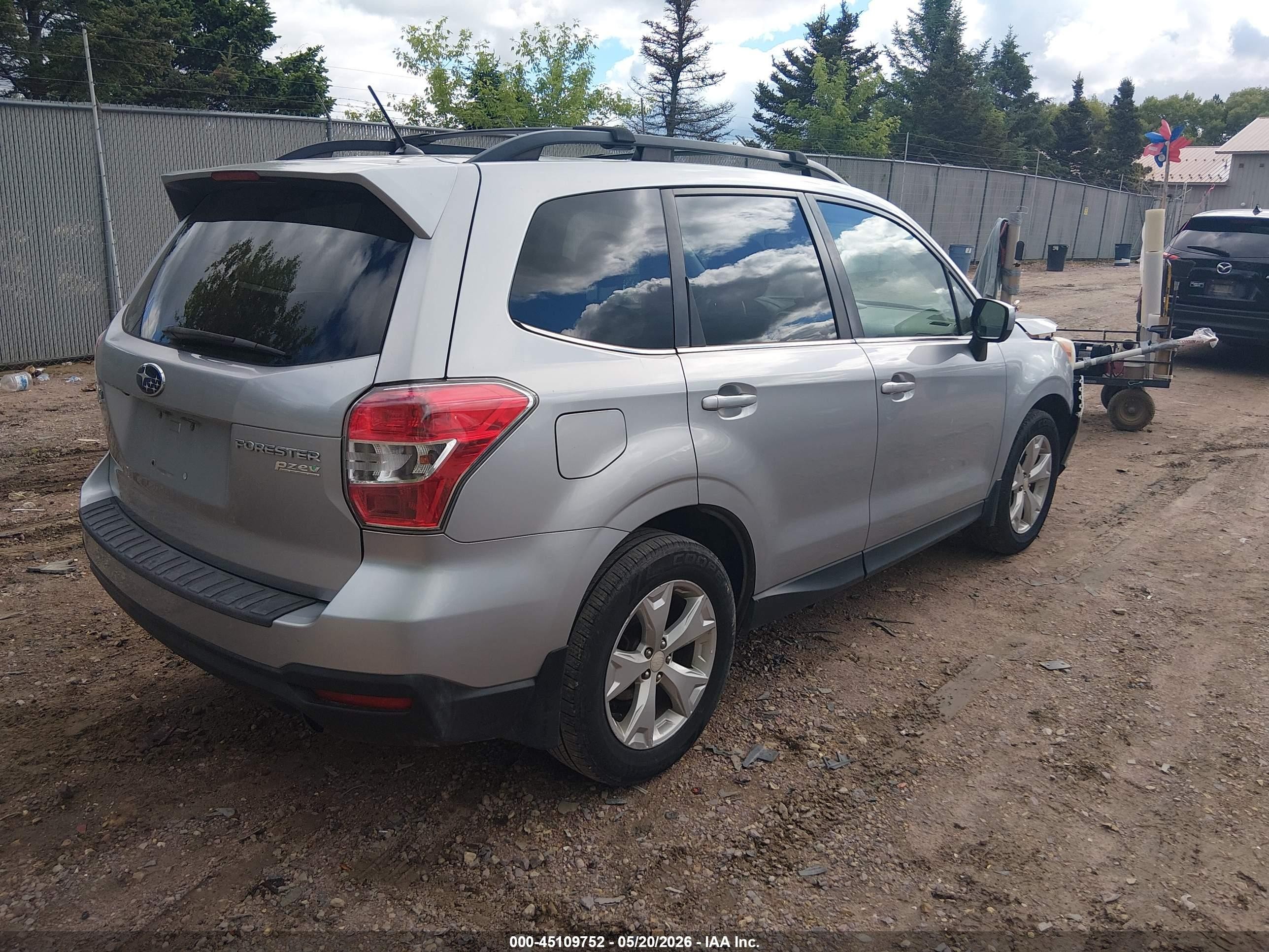 2015 Subaru Forester 2.5i Limited Silver vin: JF2SJAHC4FH439188
