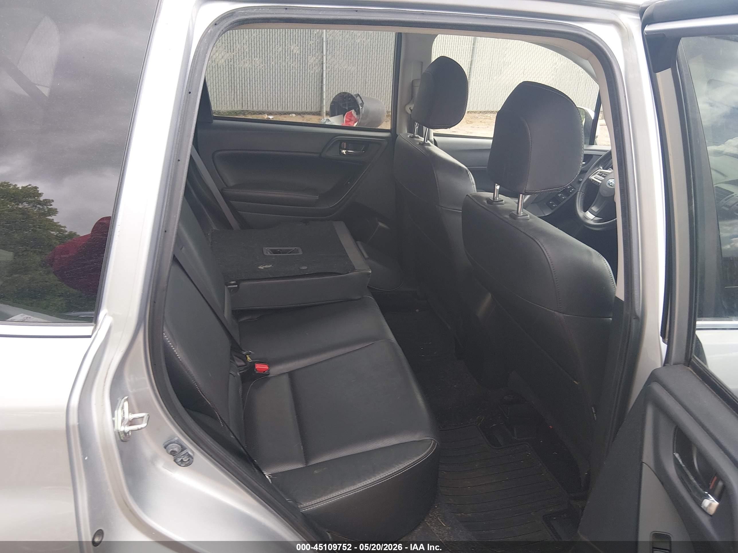 2015 Subaru Forester 2.5i Limited Silver vin: JF2SJAHC4FH439188