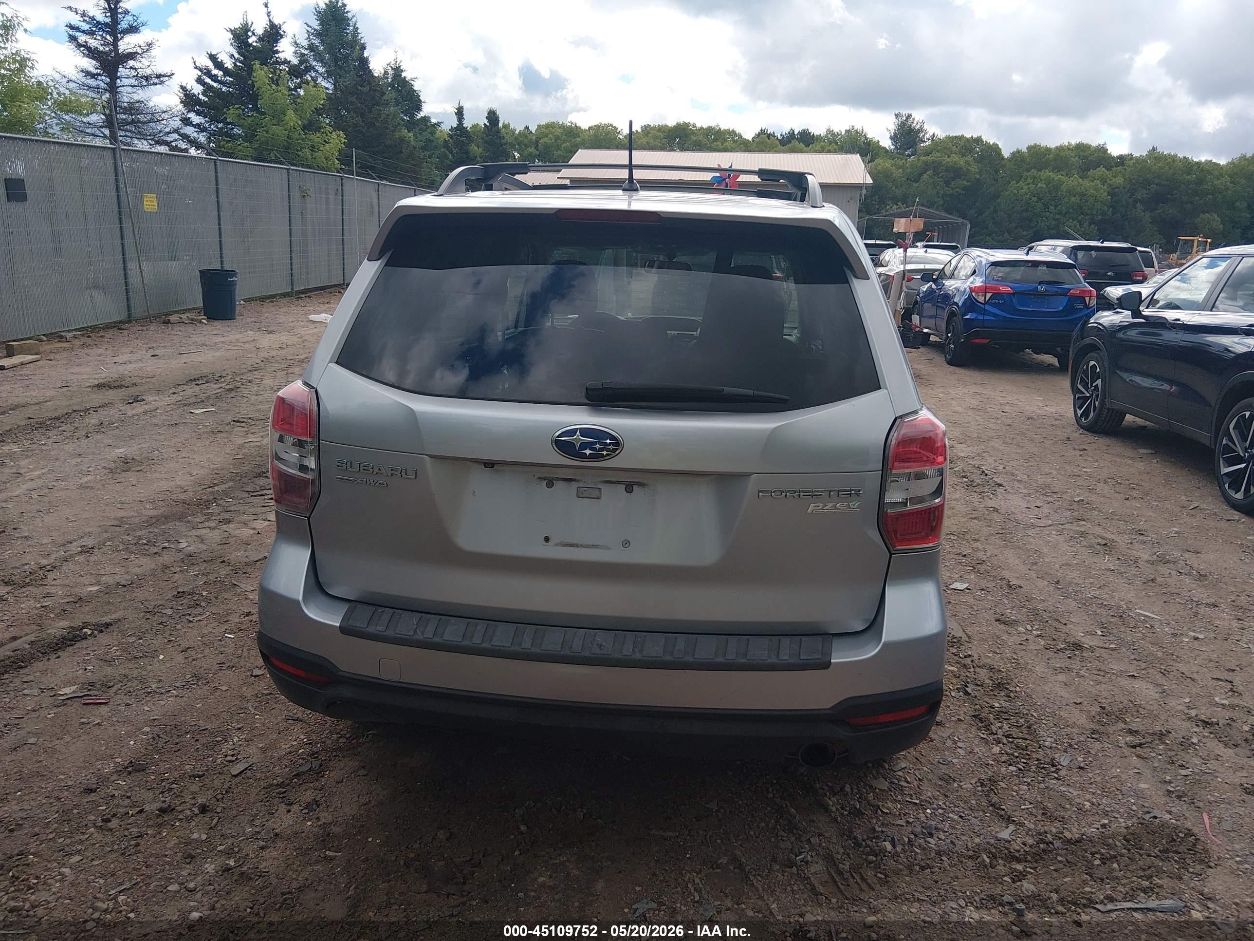 2015 Subaru Forester 2.5i Limited Silver vin: JF2SJAHC4FH439188